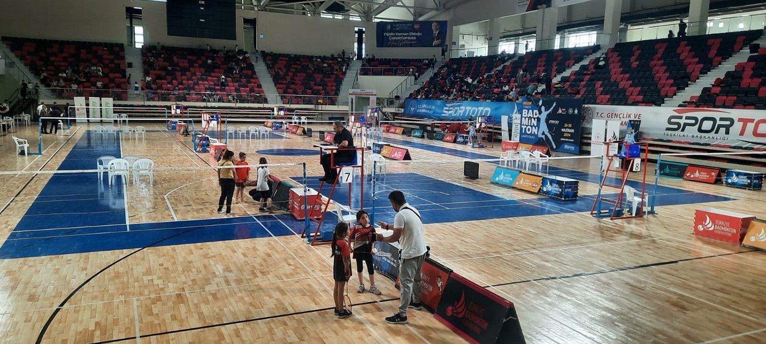 Kulalı minik badmintoncular başarıya imza attı
