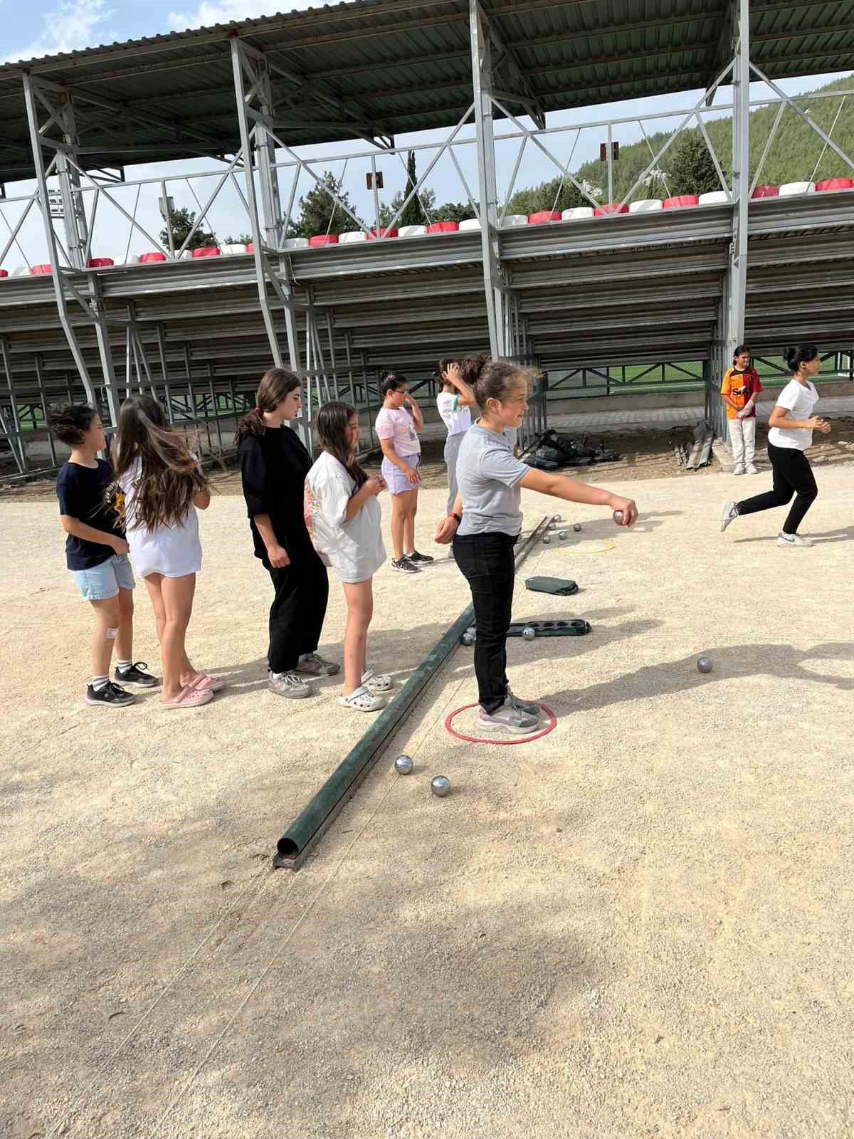 Ula’da bocce sporu çocuklar için vazgeçilmez oldu
