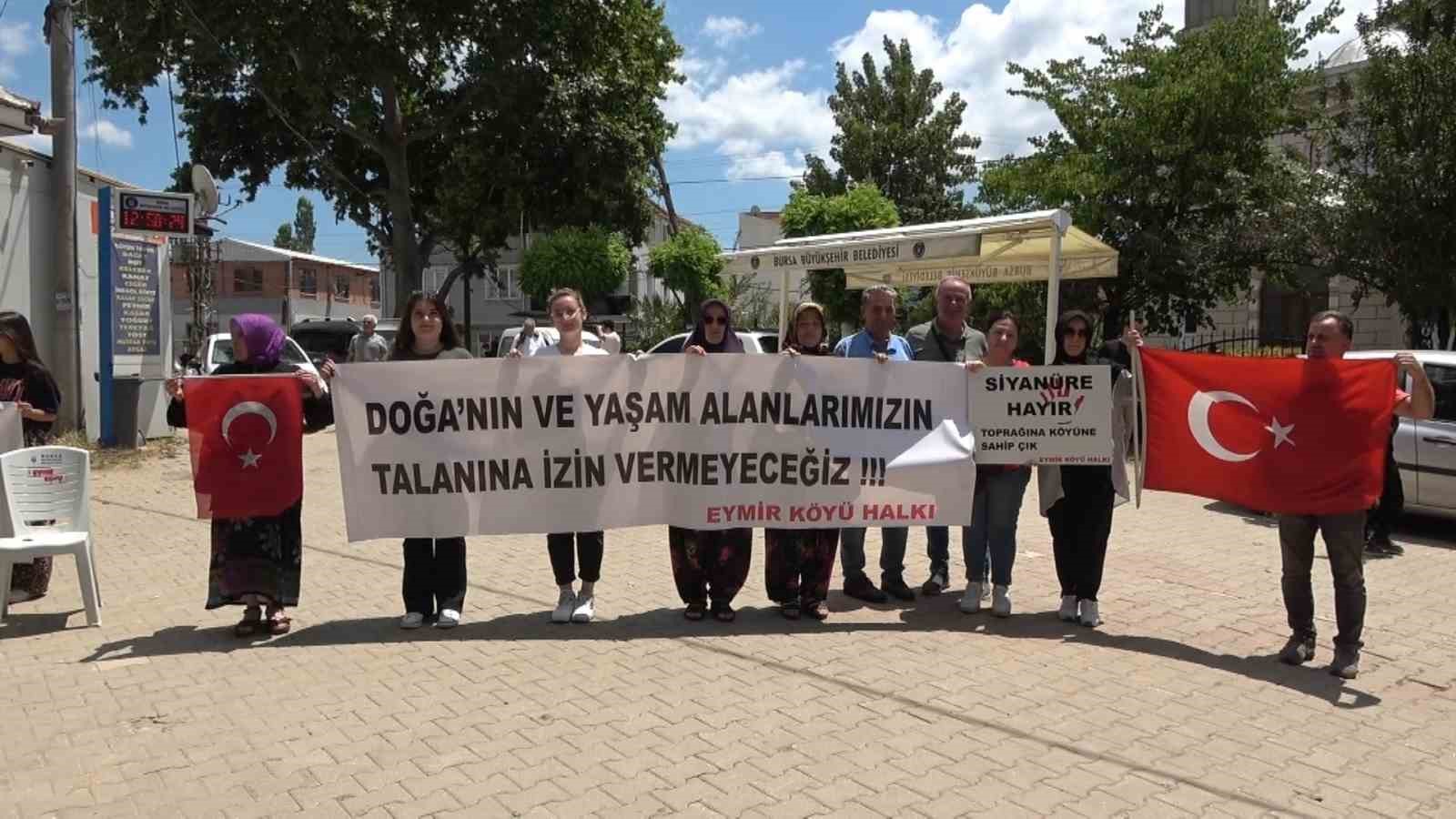 Köylülerden altın madenine karşı pankartlı, sloganlı eylem
