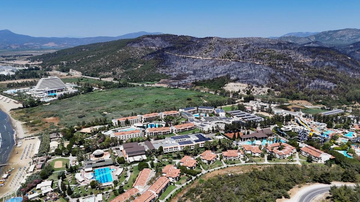 Kuşadası’ndaki orman yangınında antik su kemeri zarar gördü
