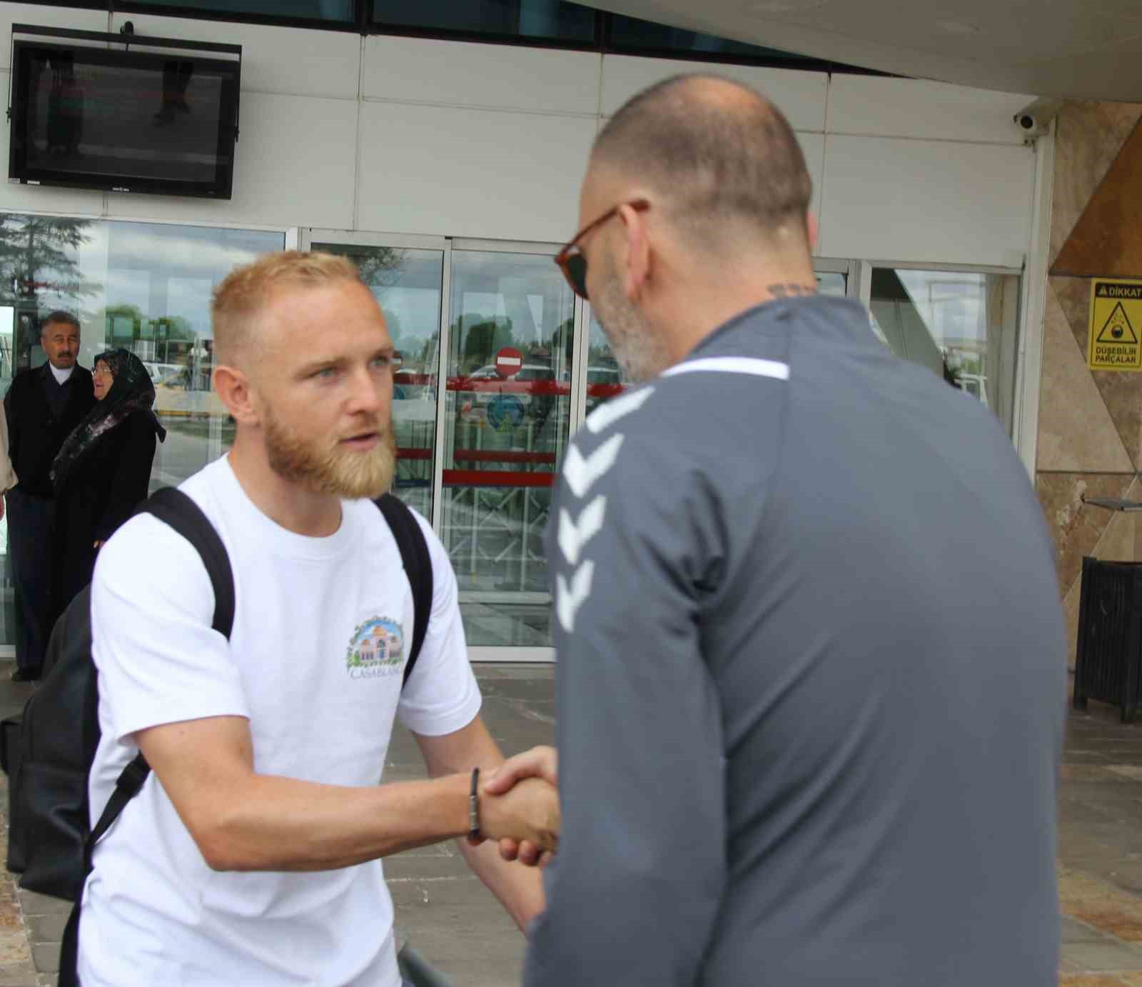 Sivasspor’un yeni transferi Alex Pritchard, Sivas’a geldi
