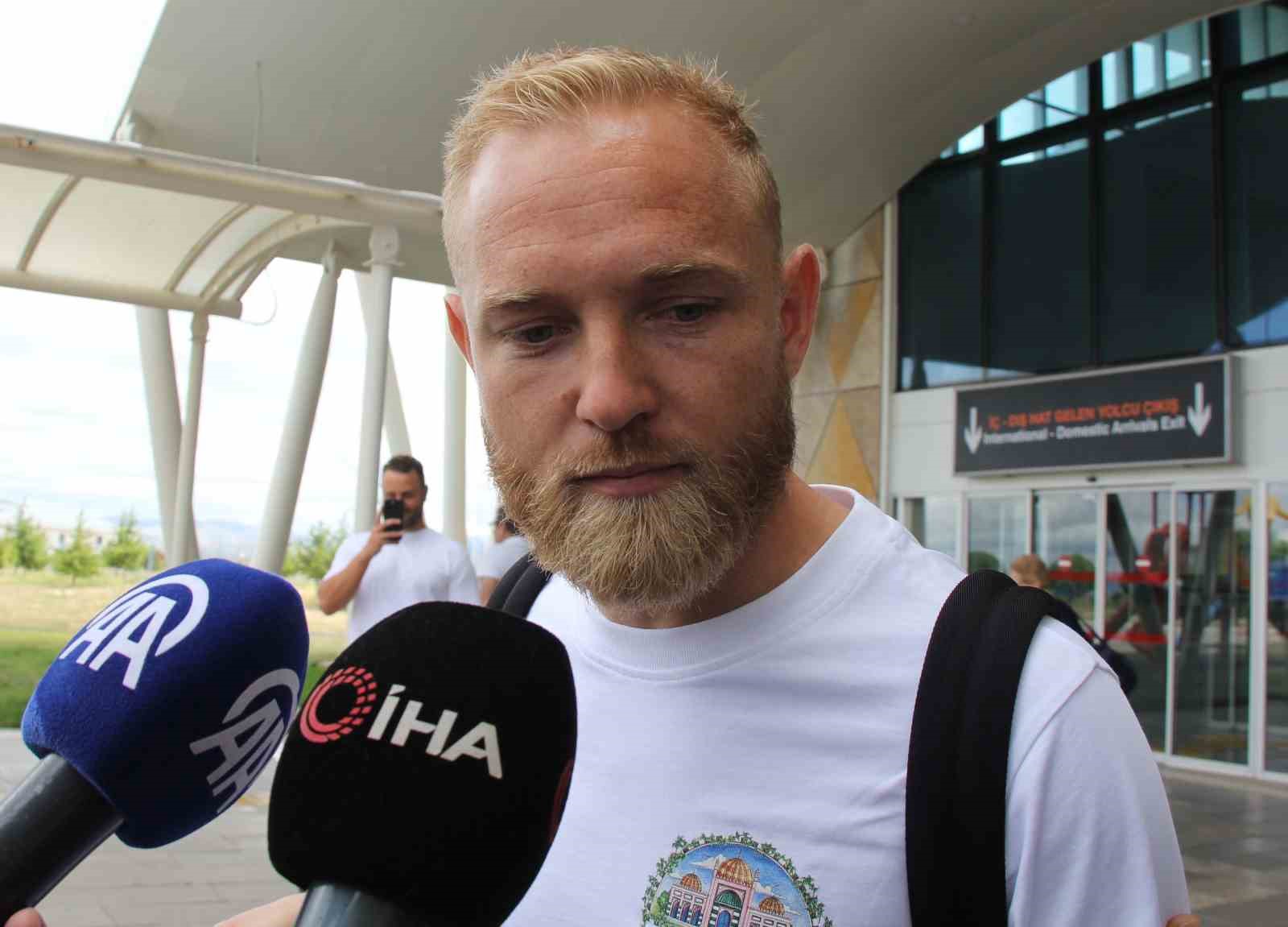 Sivasspor’un yeni transferi Alex Pritchard, Sivas’a geldi
