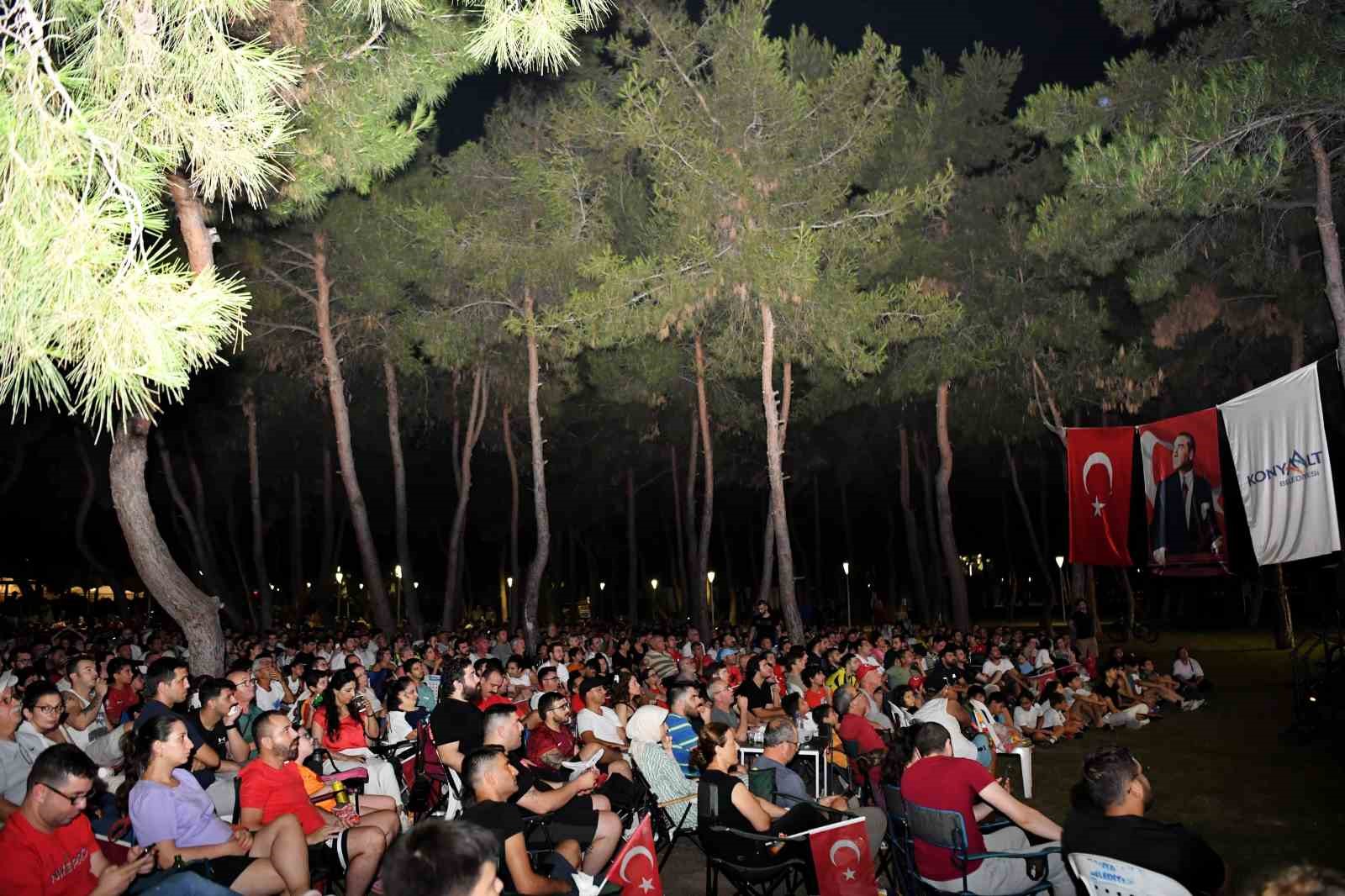 Antalya’da Türkiye-Avusturya maçı dev ekranda izlenecek
