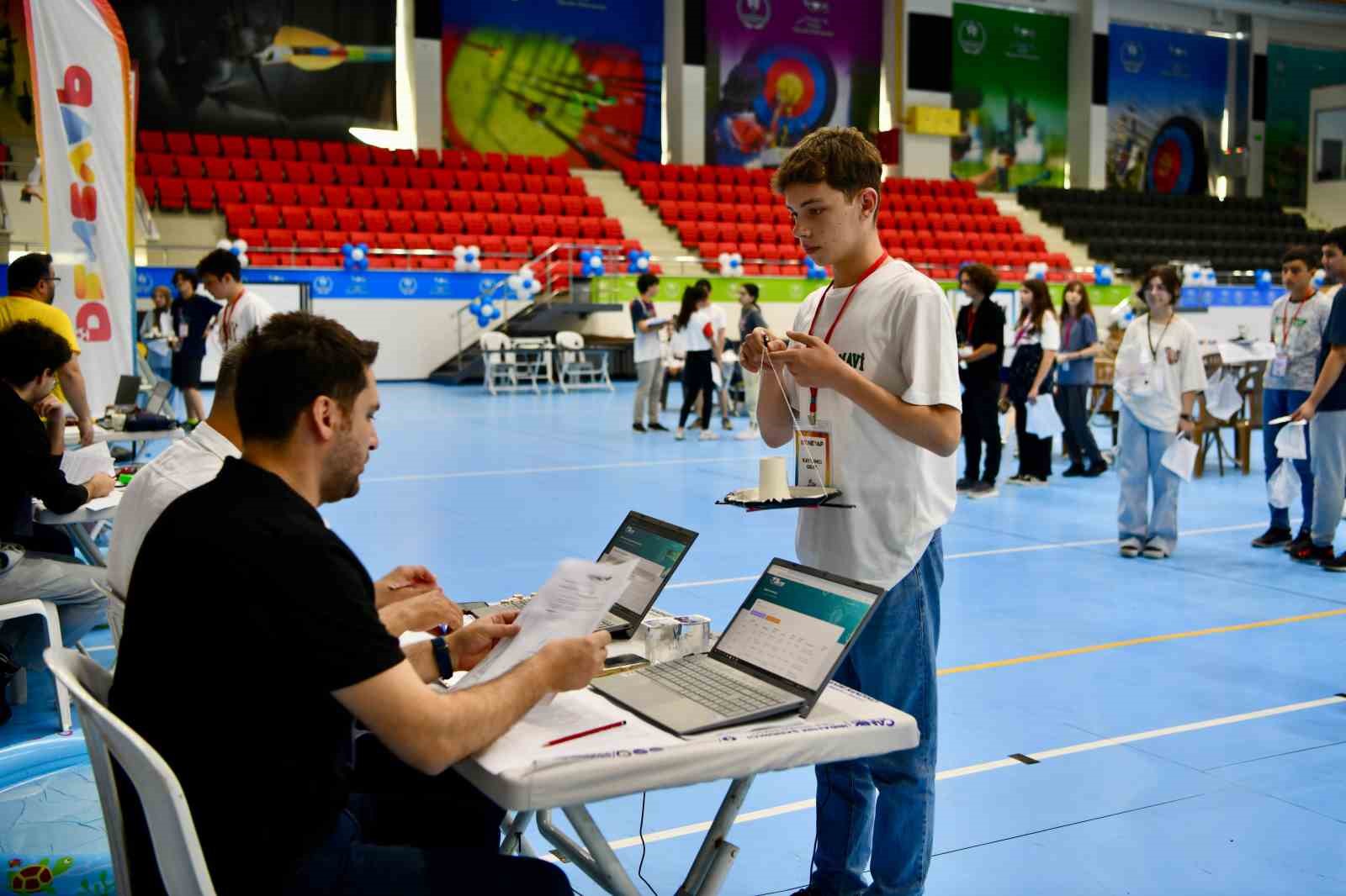 Geleceğin teknoloji yıldızları DENEYAP sınavında buluştu
