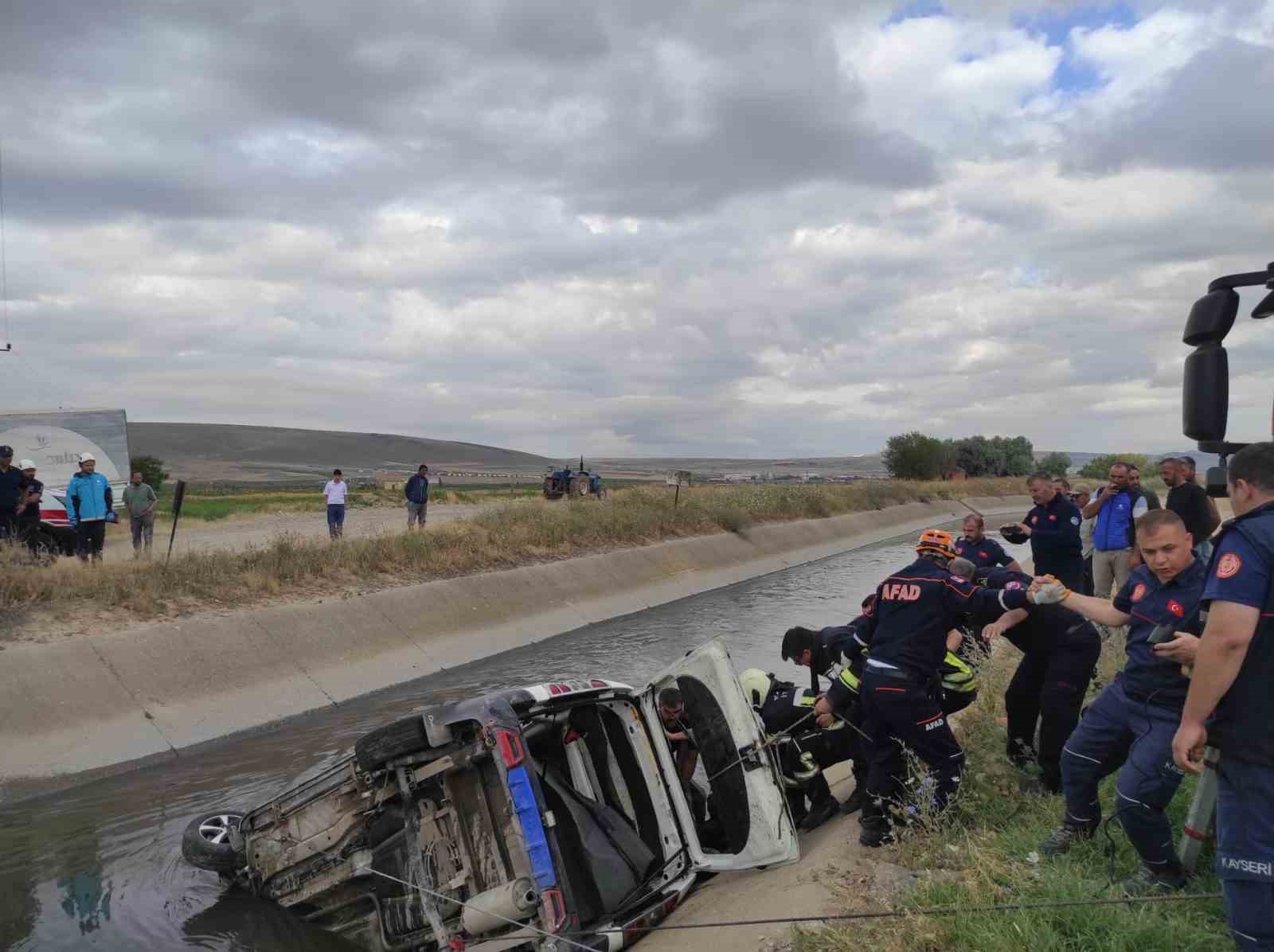 Araç sulama kanalına uçtu: 1 ölü
