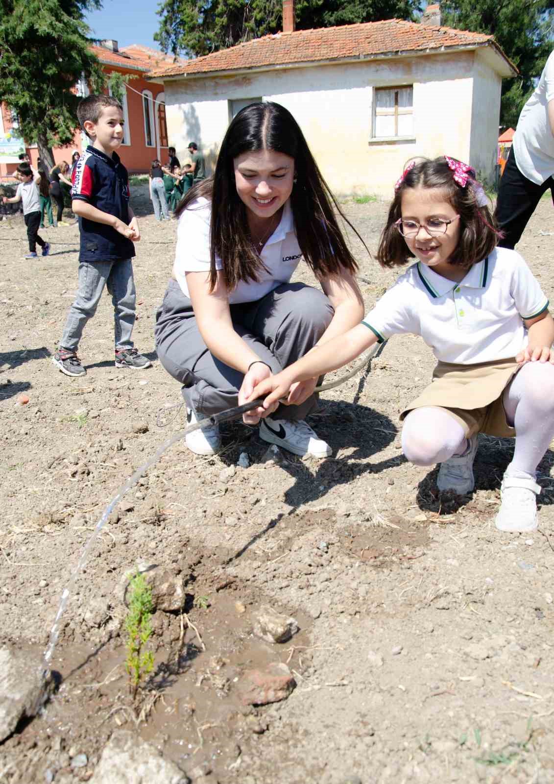 Fidanları Toprakla, Minikleri Eğlenceyle Buluşturdular
