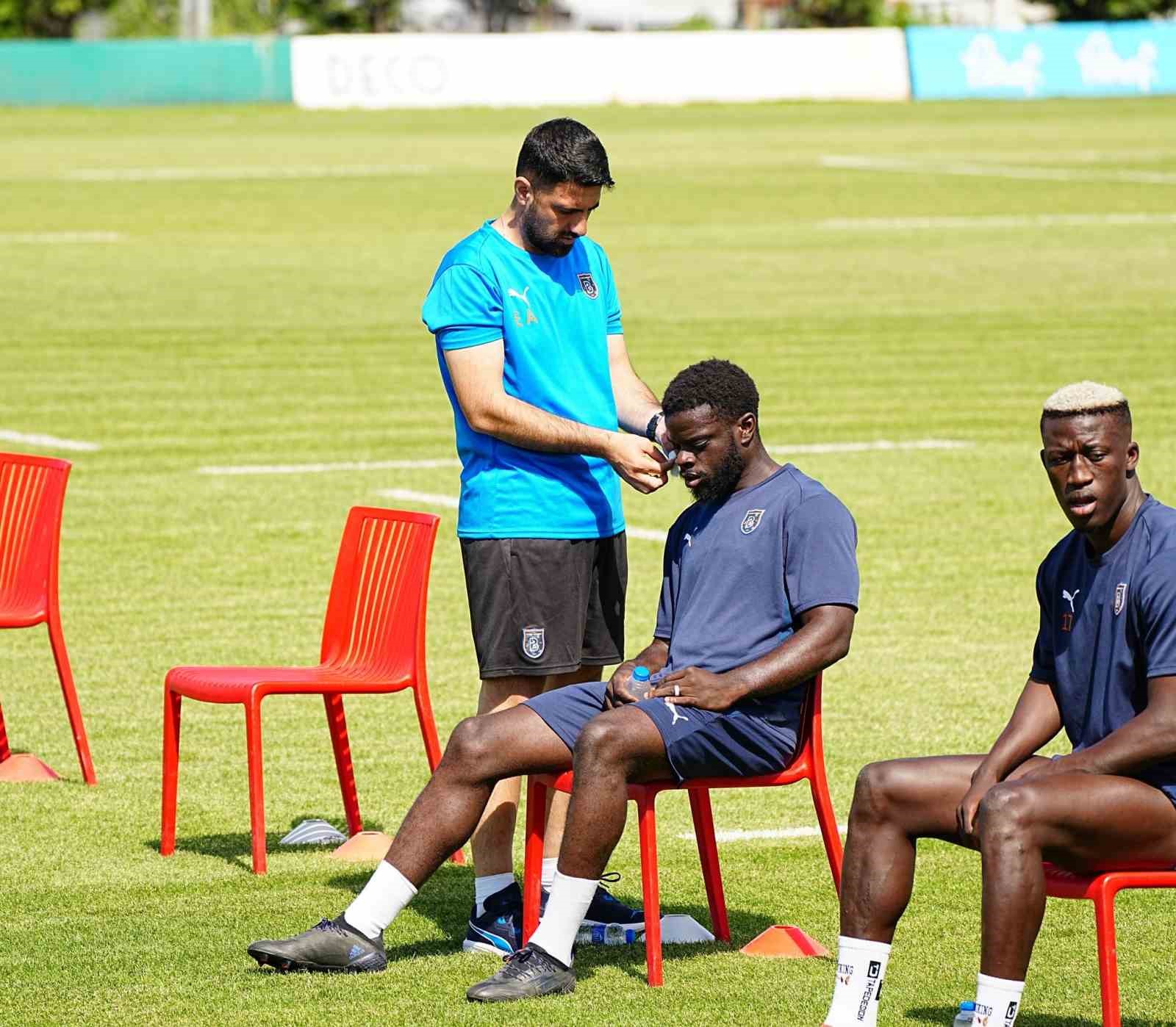 Başakşehir’de futbolcular sağlık kontrolünden geçti
