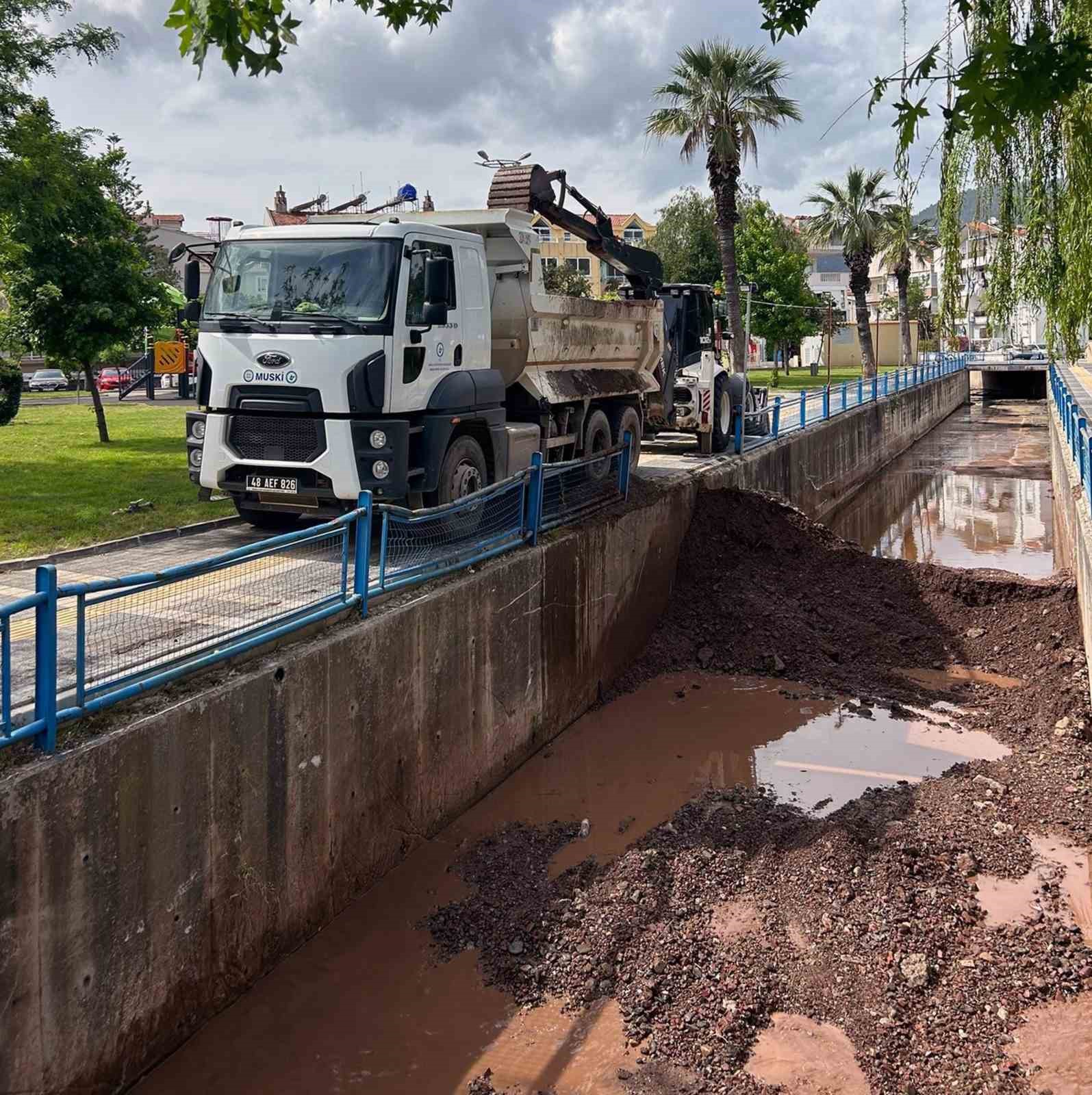 MUSKİ, Marmaris derelerini temizliyor
