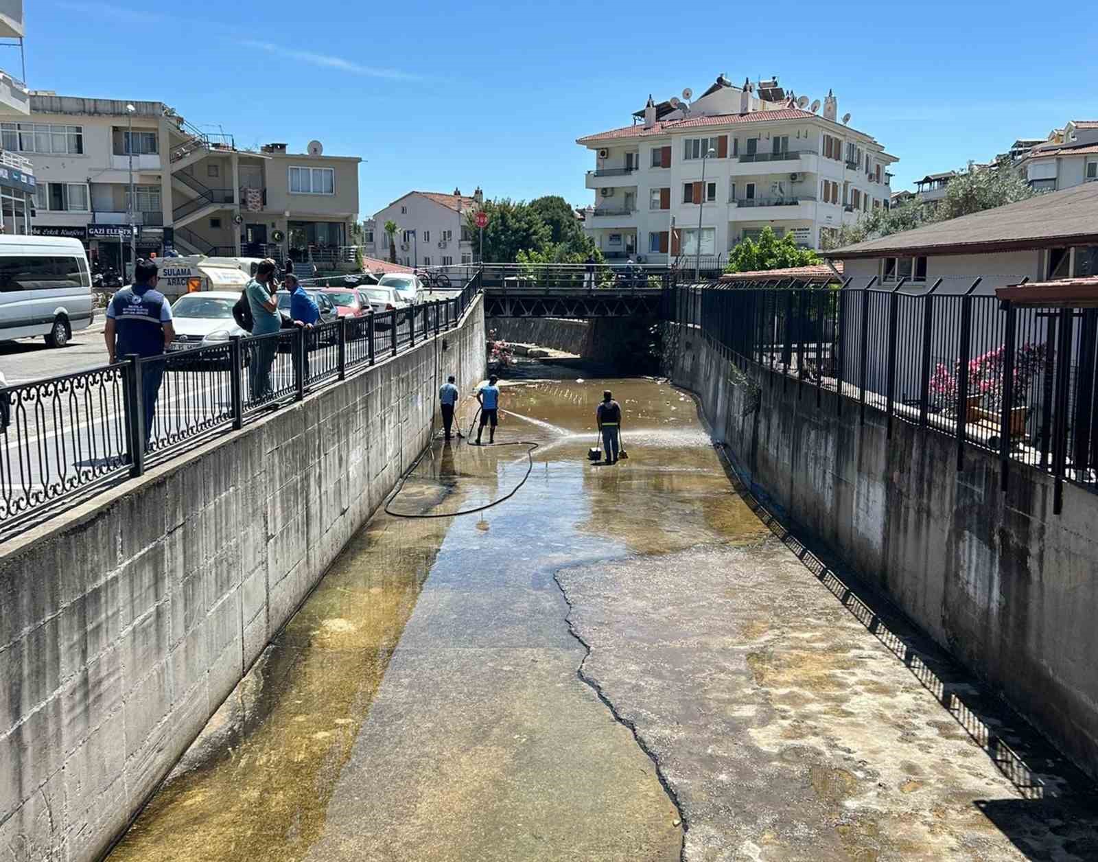 MUSKİ, Marmaris derelerini temizliyor
