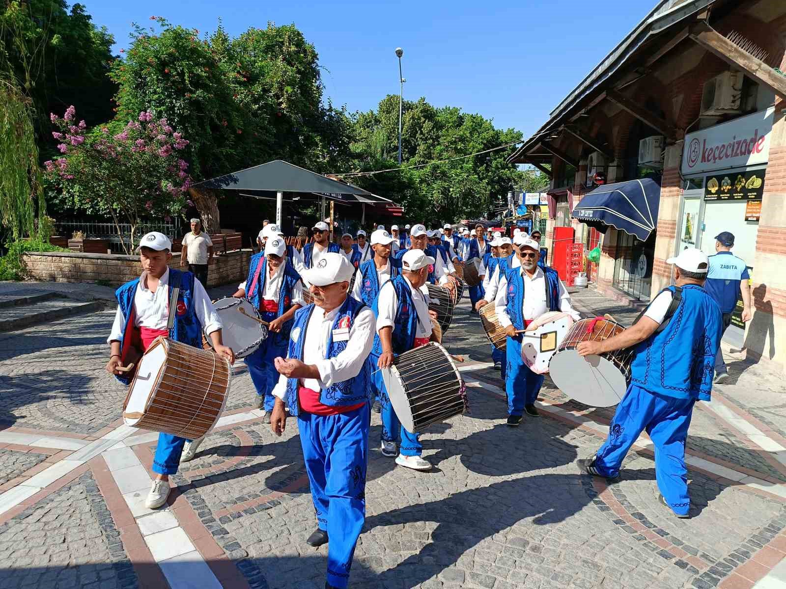 Davul- zurna ekibinden esnafa ’Kırkpınar’ daveti
