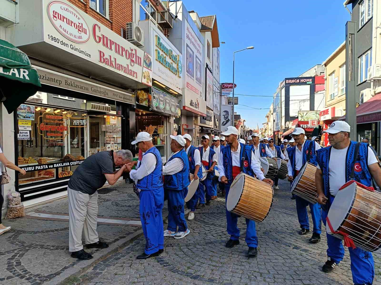 Davul- zurna ekibinden esnafa ’Kırkpınar’ daveti
