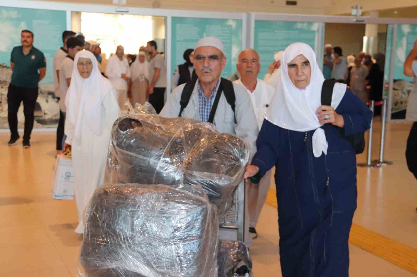 Adıyaman’ın hacı kafilesi geri döndü
