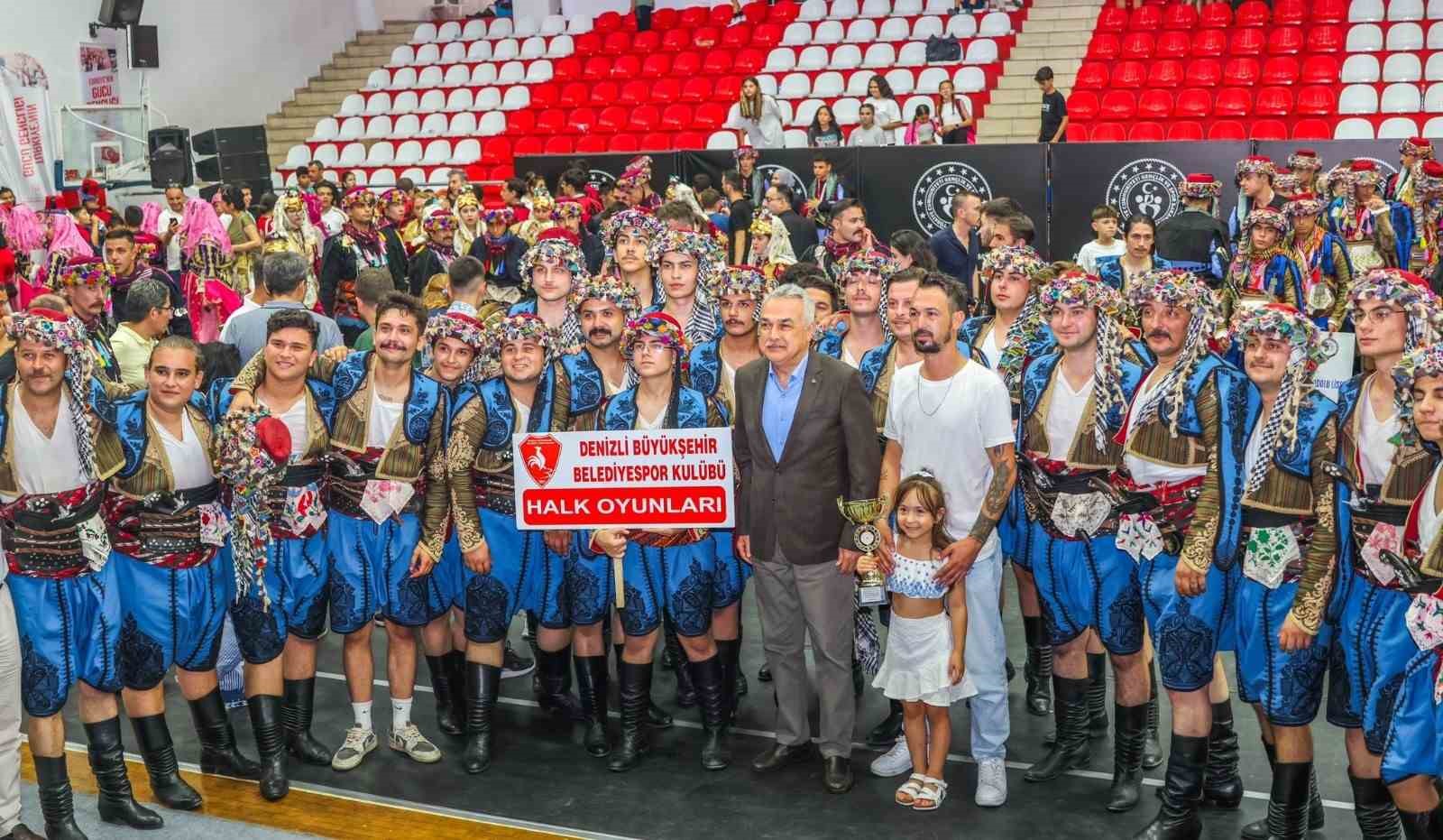 Halk oyunları tutkunları Aydın’da buluştu
