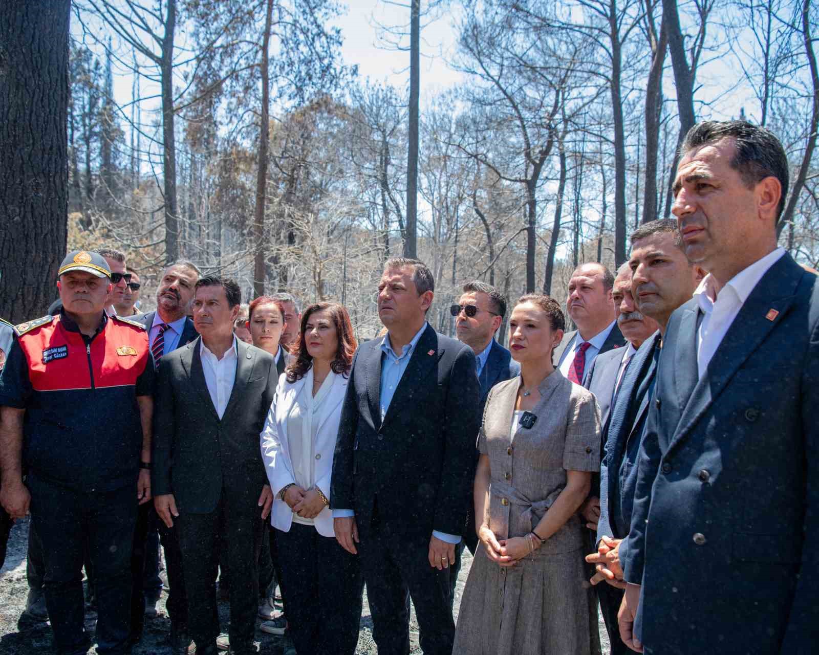 CHP lideri Özel, yangın bölgesinde incelemelerde bulundu
