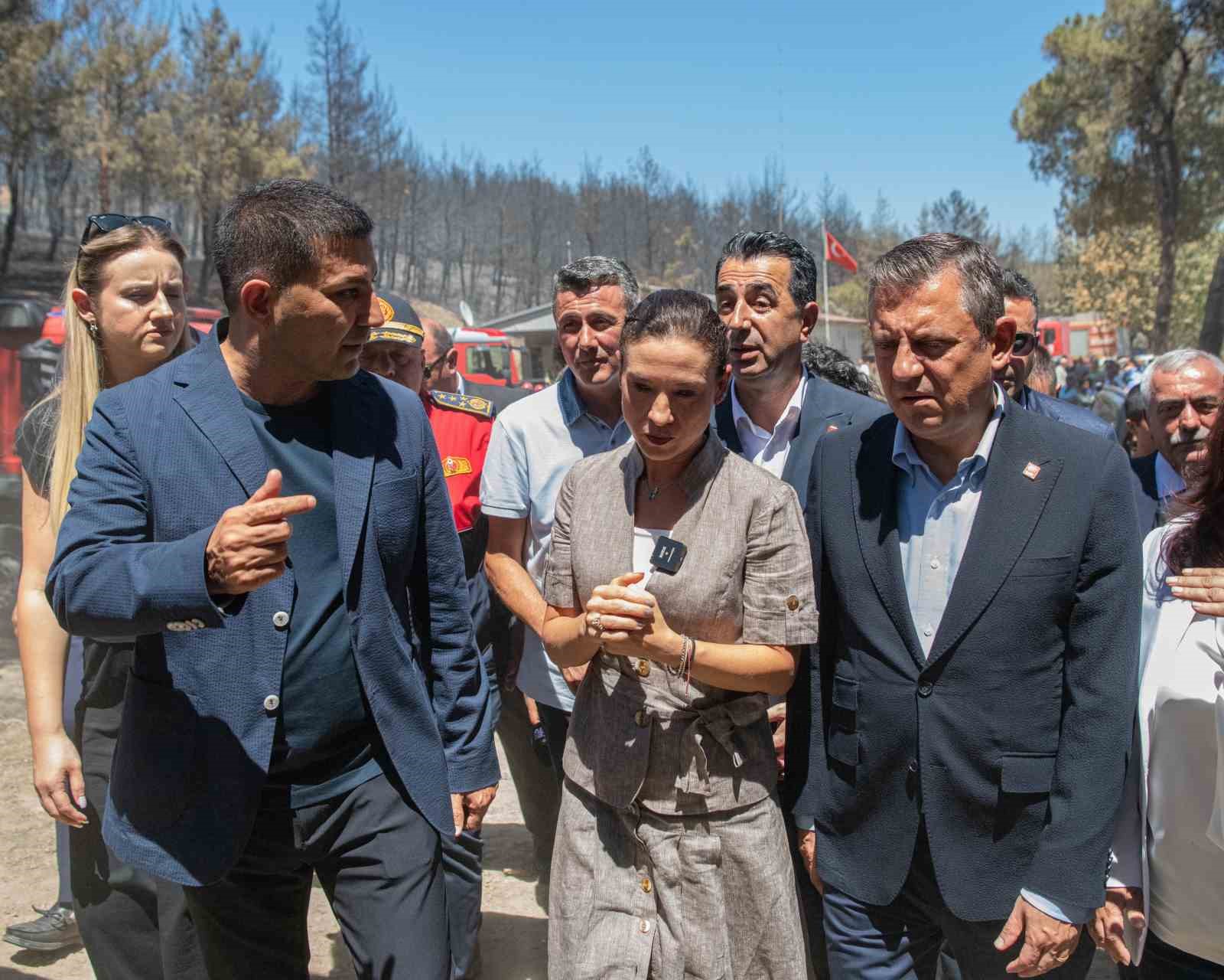 CHP lideri Özel, yangın bölgesinde incelemelerde bulundu
