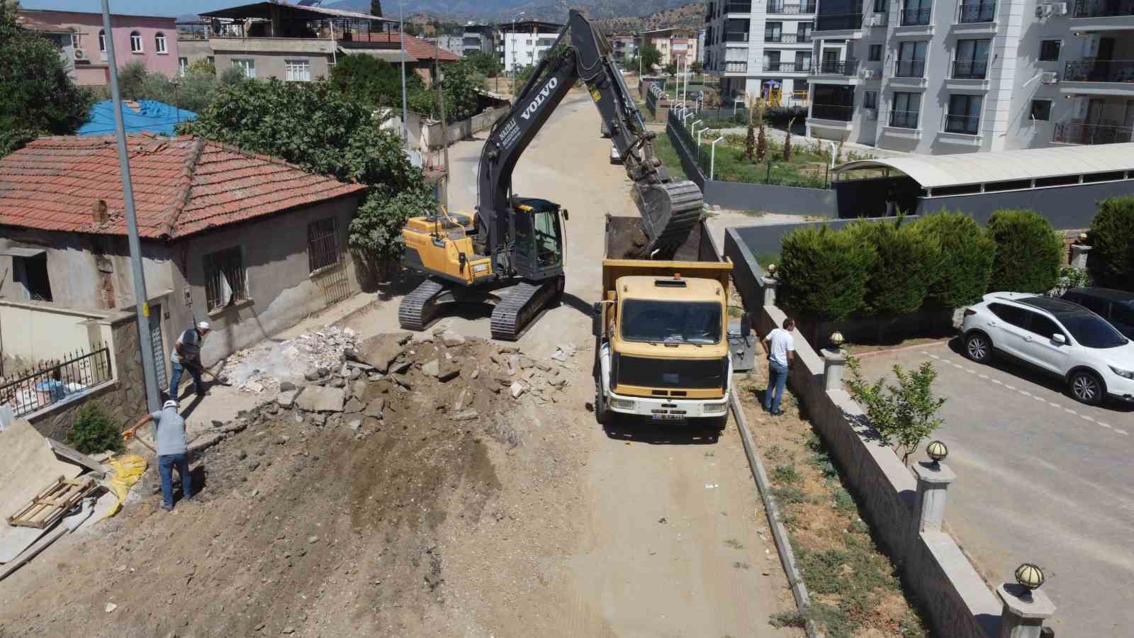 Nazilli Belediyesi ilçe genelinde yol çalışmalarına hız verdi
