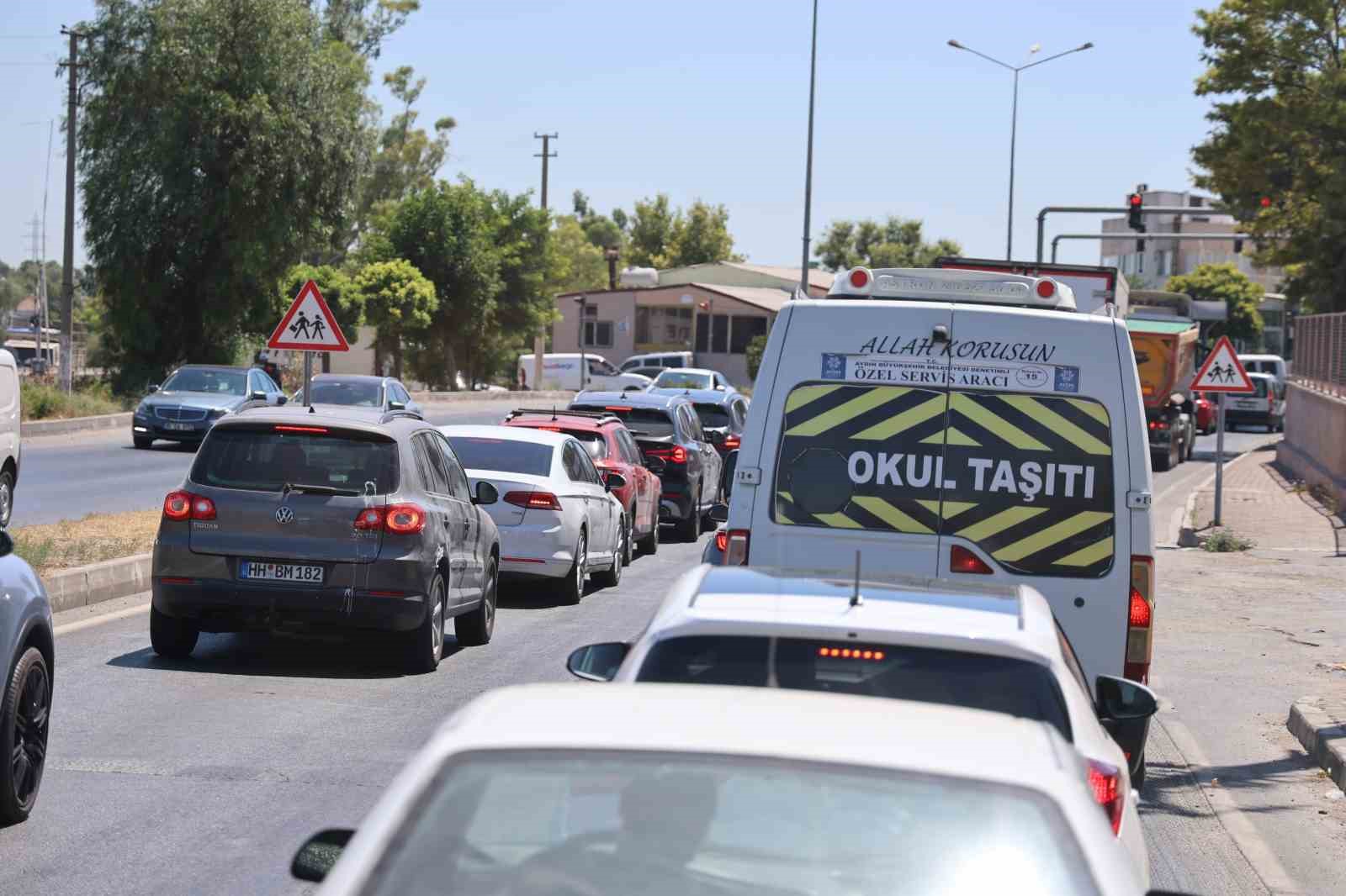 Turizm yollarında yoğunluk devam ediyor
