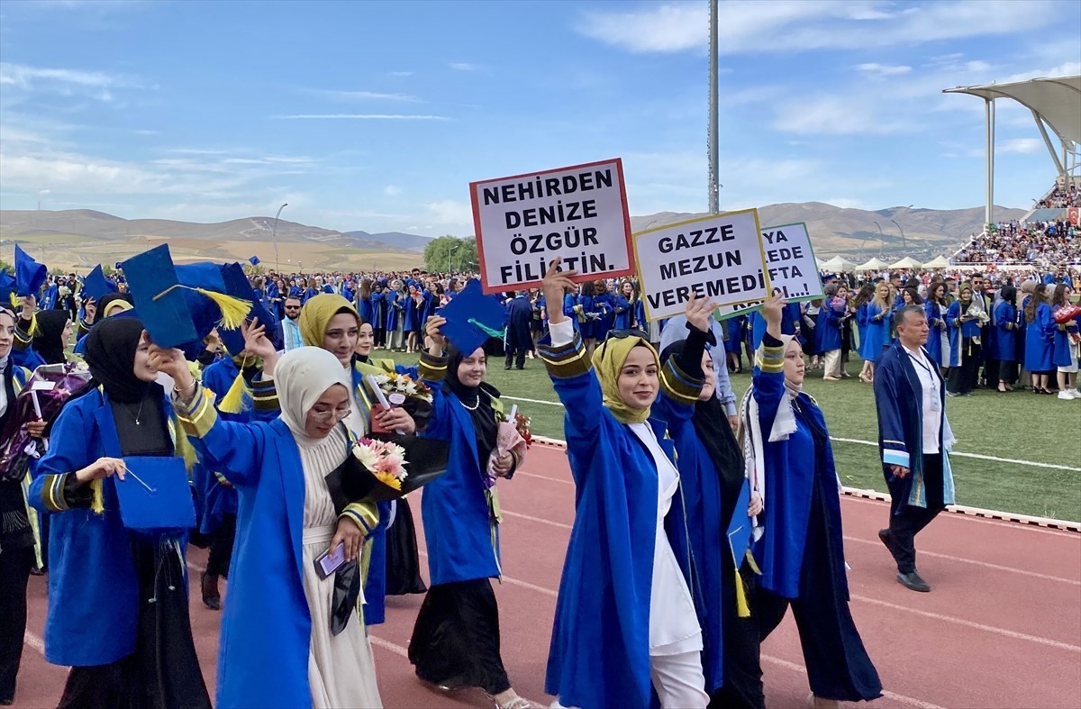 Ahi Evran Üniversitesi’nden ‘Ahilik Yemini’ ile mezun oldular
