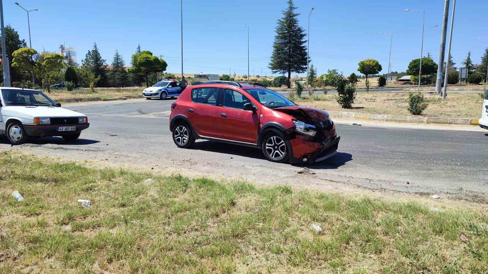 Uşak’ta trafik kazası: 3 yaralı
