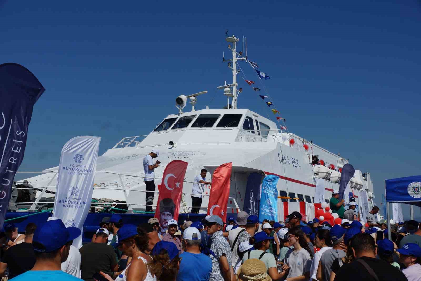 Aydın-Muğla deniz otobüsü seferleri başladı: CHP Lideri Özgür Özel kaptan köşküne geçerek ilk seferin startını verdi
