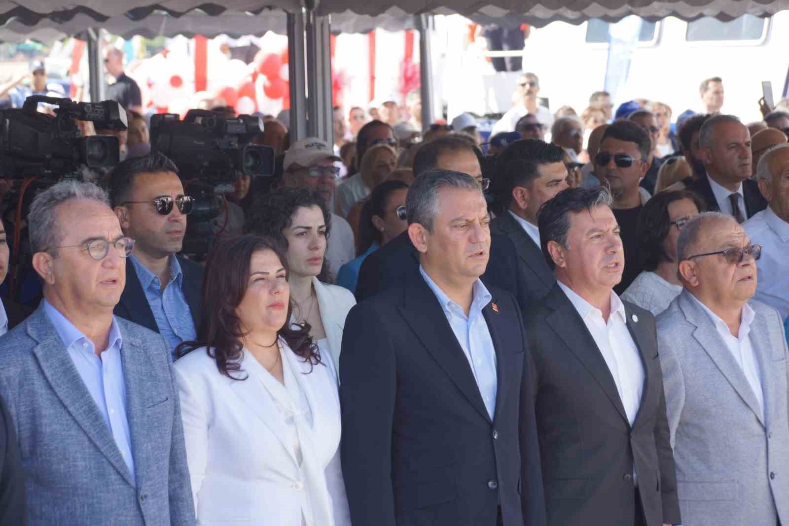 Aydın-Muğla deniz otobüsü seferleri başladı: CHP Lideri Özgür Özel kaptan köşküne geçerek ilk seferin startını verdi
