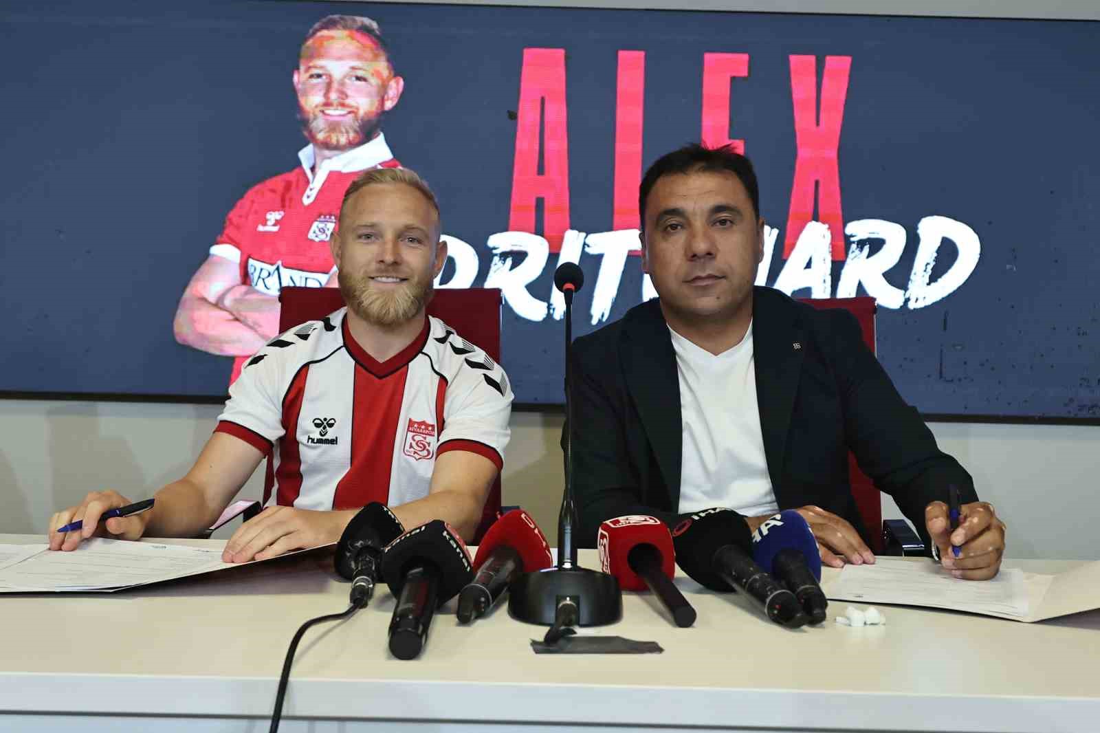 Alex Pritchard, Sivasspor’a imzayı attı
