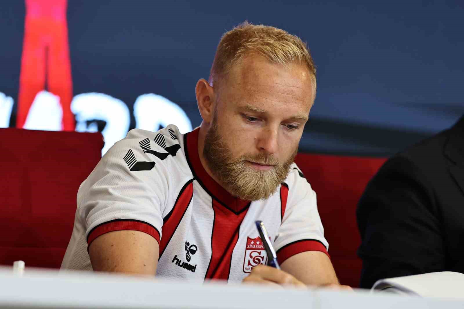 Alex Pritchard, Sivasspor’a imzayı attı
