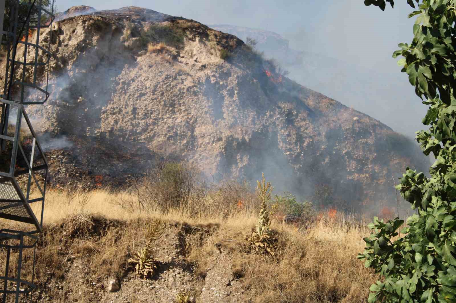 Aytepe’deki yangın kontrol altına alındı
