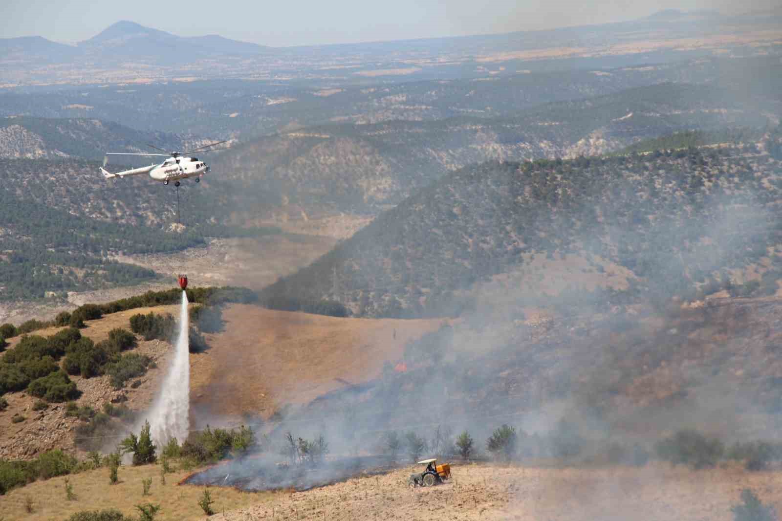 Çal’da makilik alanda çıkan yangında 20 hektar alan zarar gördü
