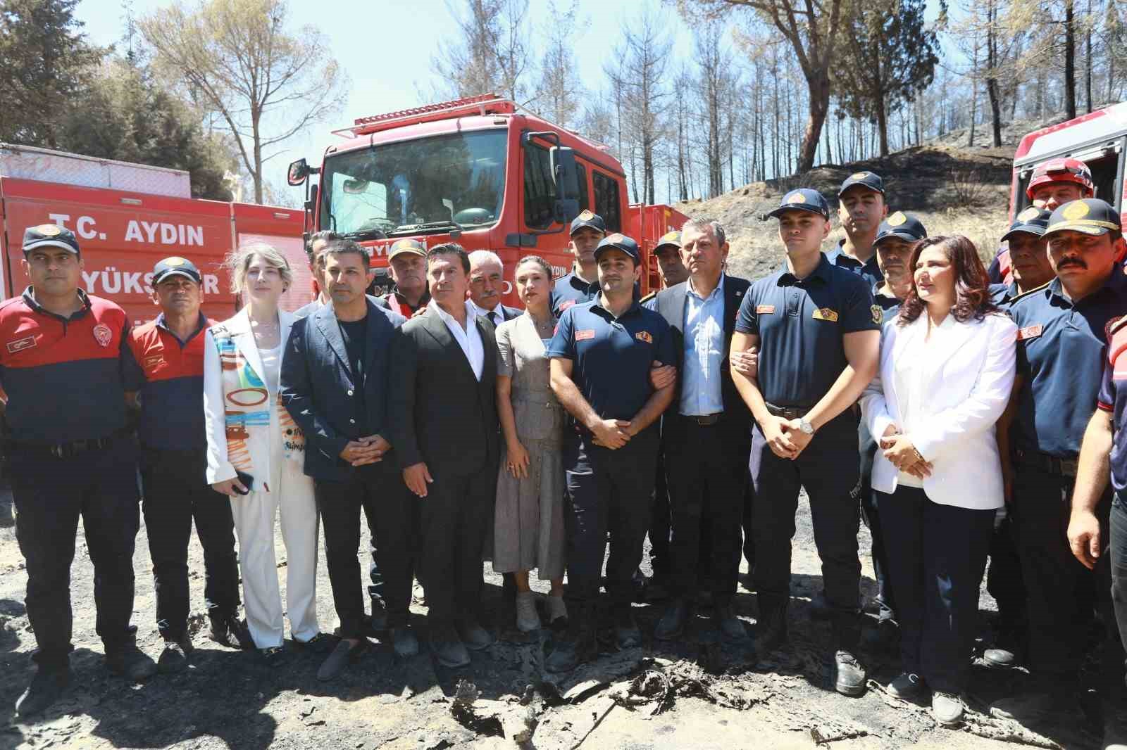 CHP Genel Başkanı Özgür Özel, Selçuk’ta yangın alanında incelemede bulundu
