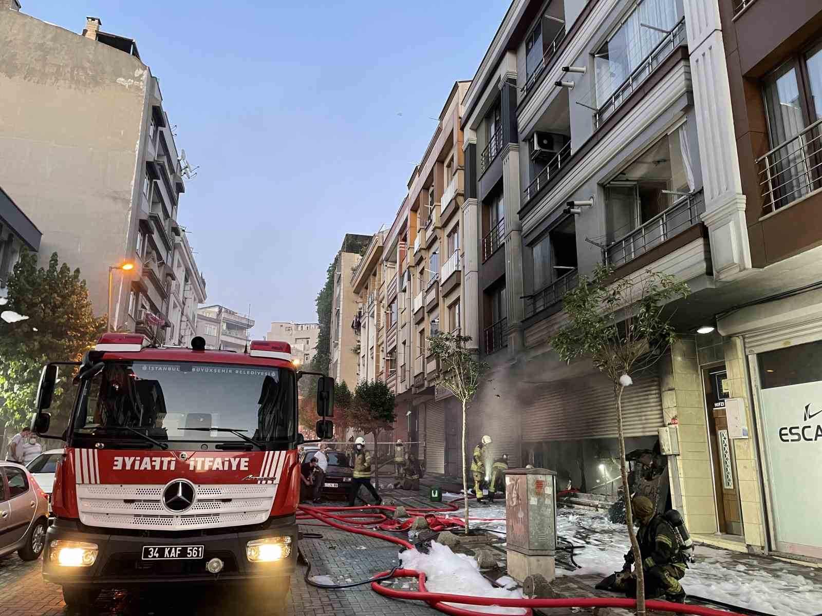 Zeytinburnu’nda bir çanta imalathanesinde yangın
