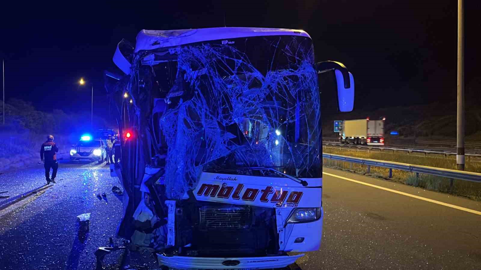 TEM’in Bolu geçişinde 2 yolcu otobüsü çarpıştı: 15 yaralı
