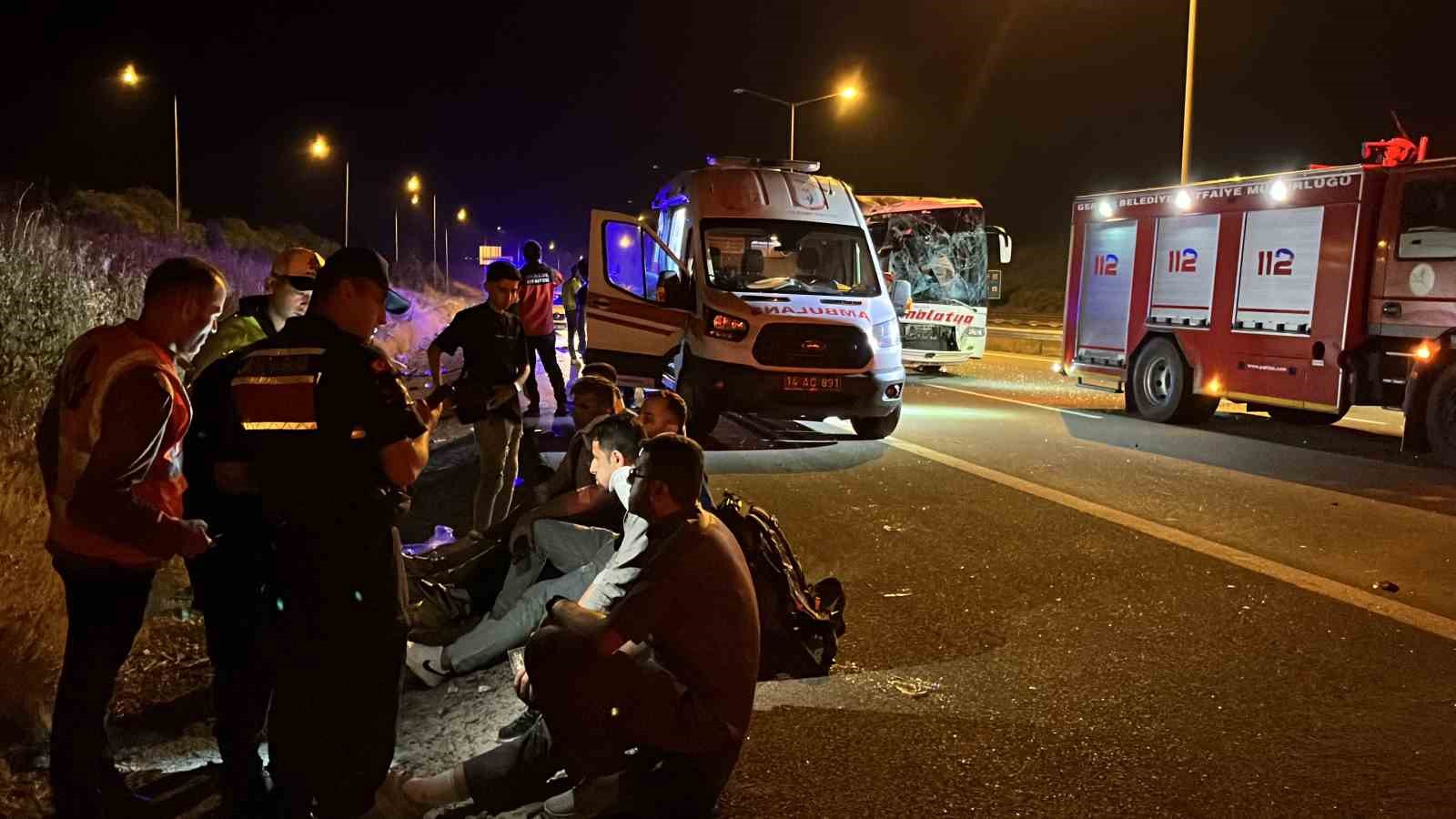 TEM’in Bolu geçişinde 2 yolcu otobüsü çarpıştı: 15 yaralı
