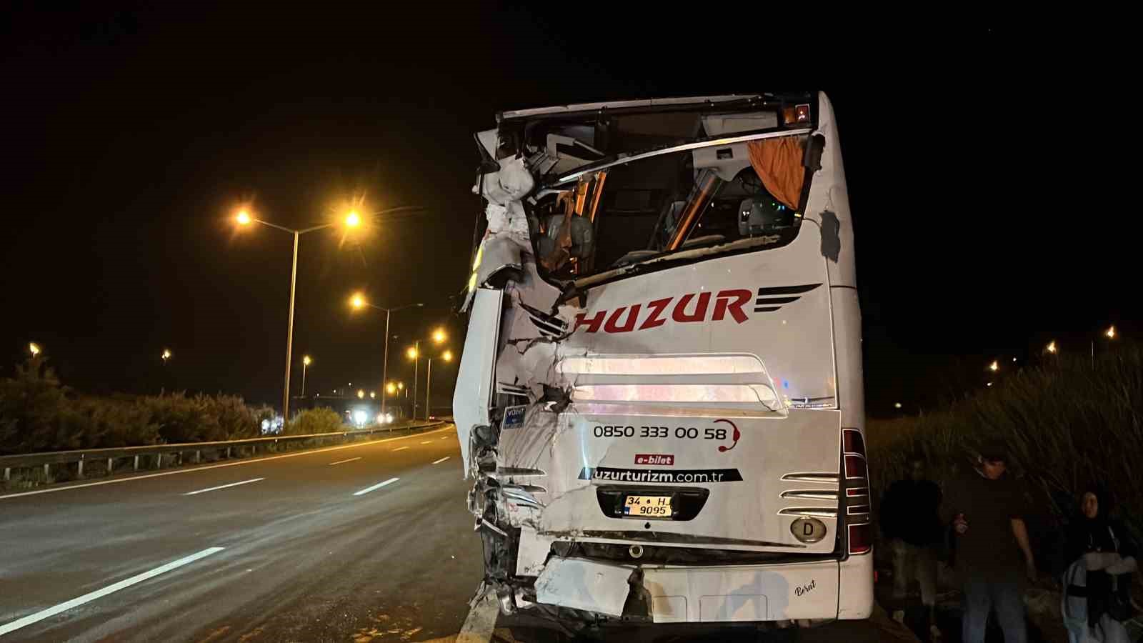 TEM’in Bolu geçişinde 2 yolcu otobüsü çarpıştı: 15 yaralı
