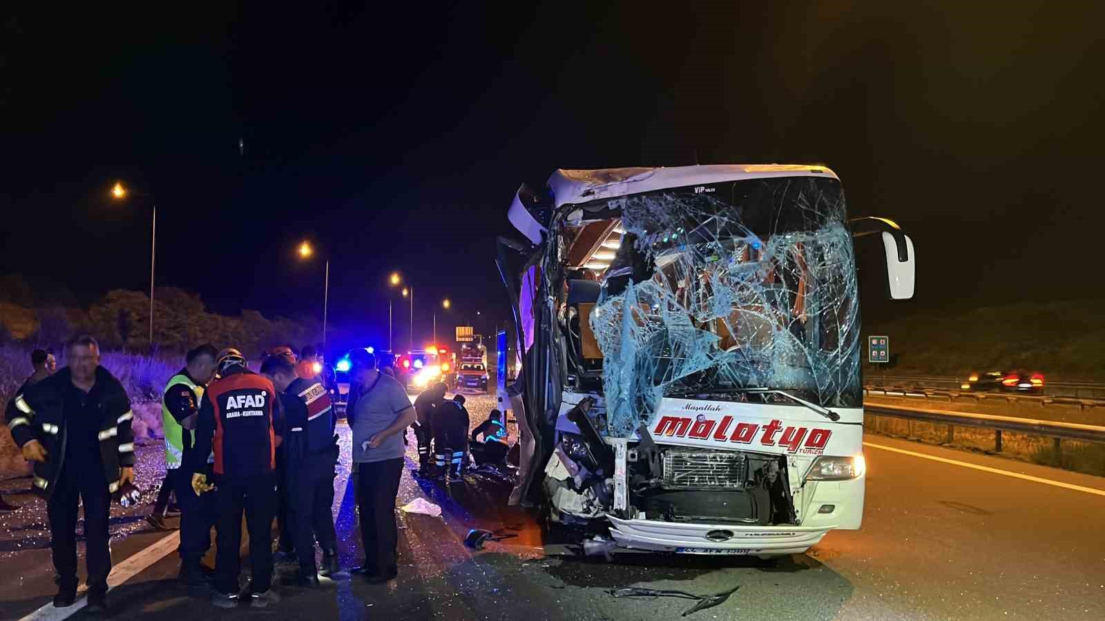 TEM’in Bolu geçişinde 2 yolcu otobüsü çarpıştı: 15 yaralı
