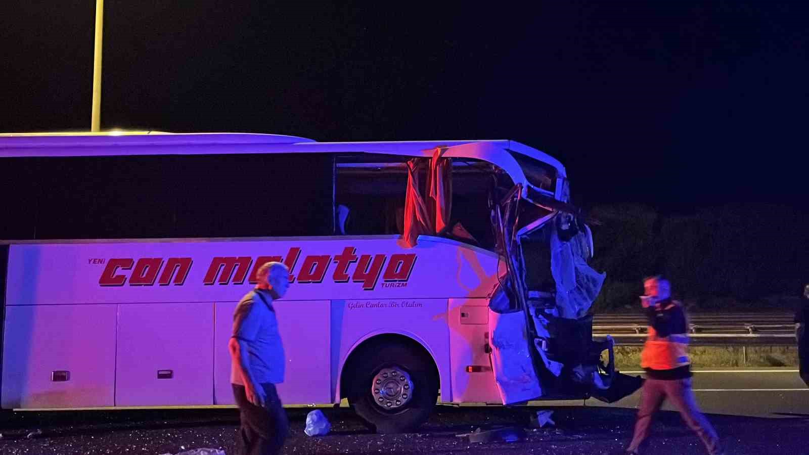 TEM’in Bolu geçişinde 2 yolcu otobüsü çarpıştı: 15 yaralı
