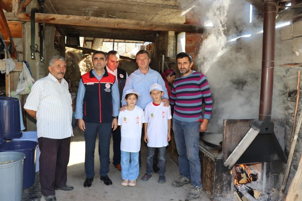 Erzurum’da dutun pekmeze yolculuğu sürüyor
