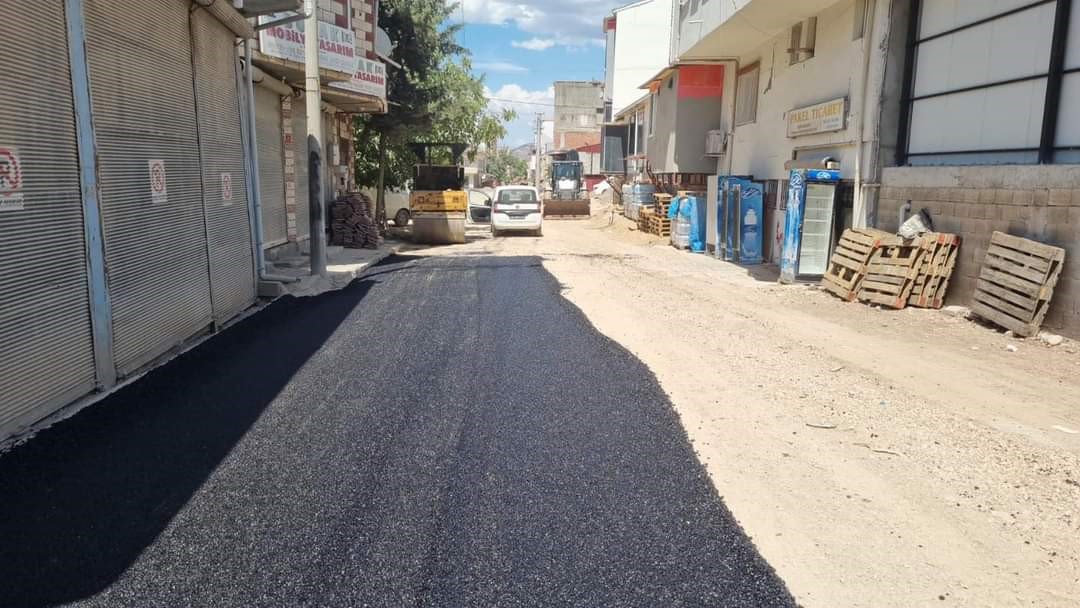 Alt yapısı biten cadde ve sokaklar asfaltlanıyor
