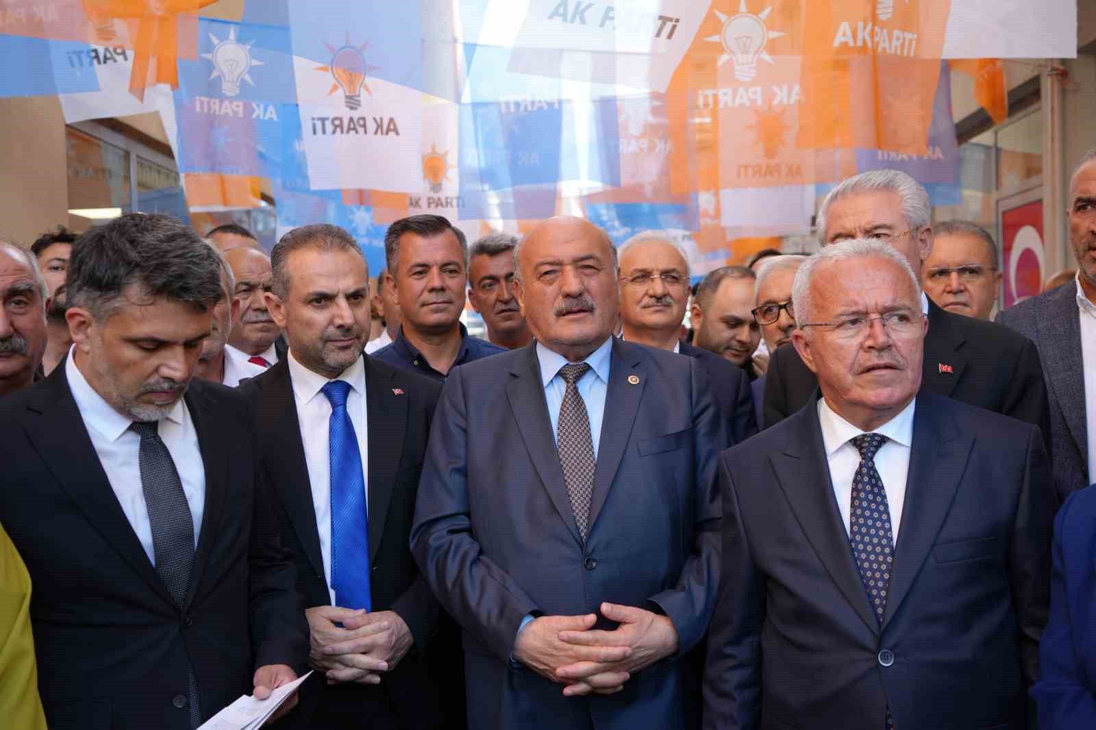 AK Parti Erzincan İl Başkanlığında bayrak değişimi
