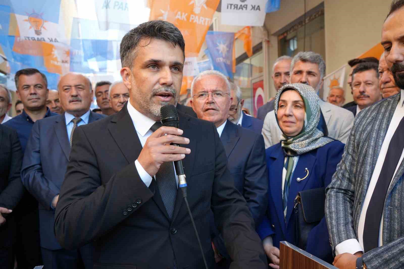 AK Parti Erzincan İl Başkanlığında bayrak değişimi
