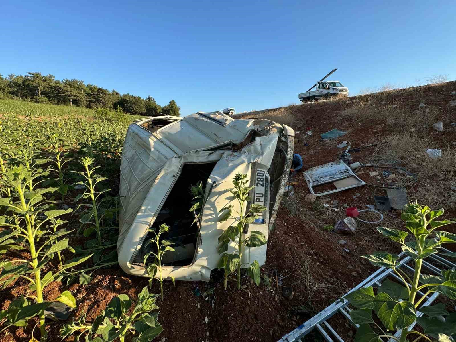 Bilecik’te şarampole uçan araç içinde bulunan 3 kişi yaralandı
