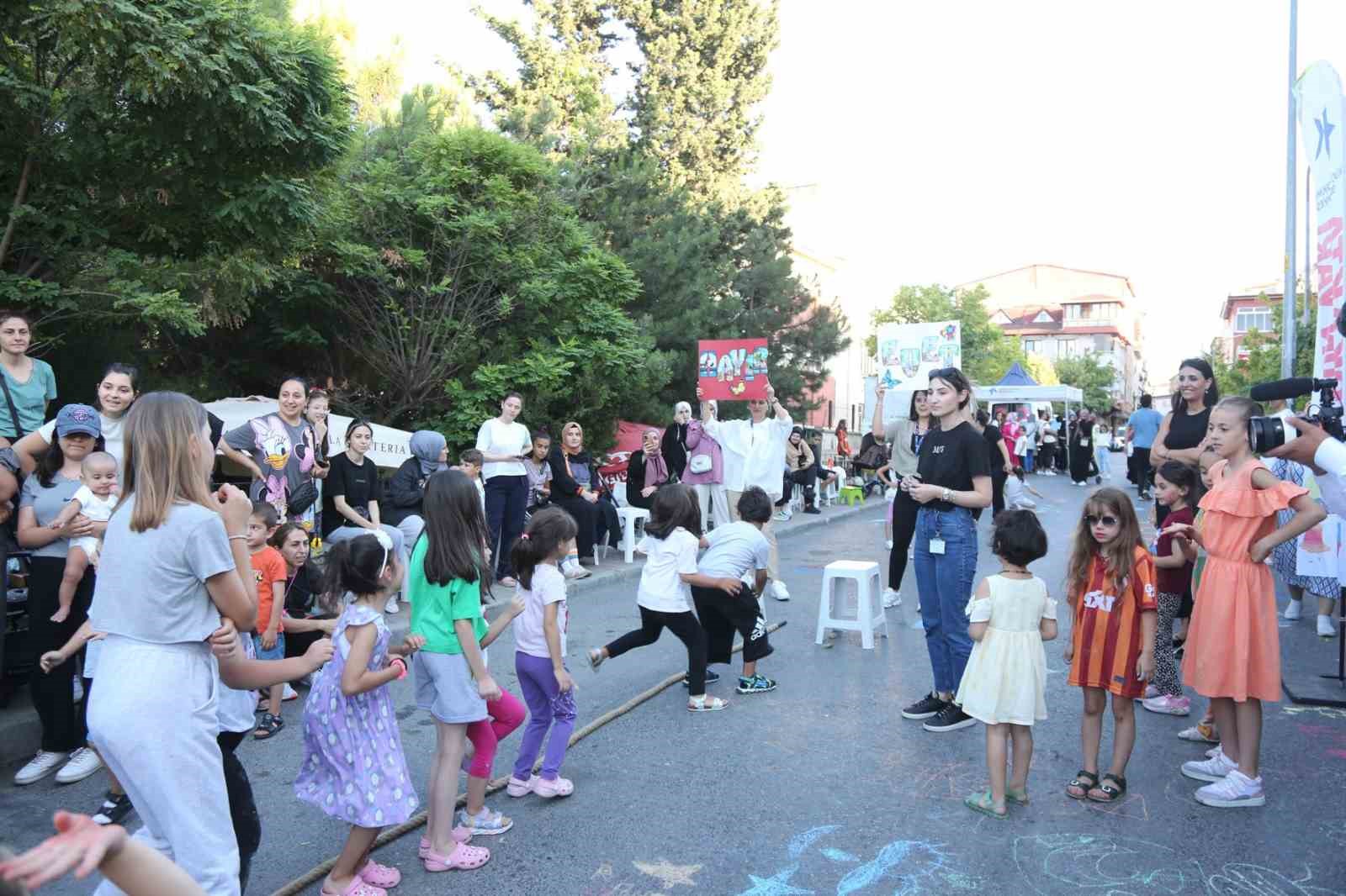 Küçükçekmece’de oyun başladı, sokaklar, çocuk sesleriyle şenlendi
