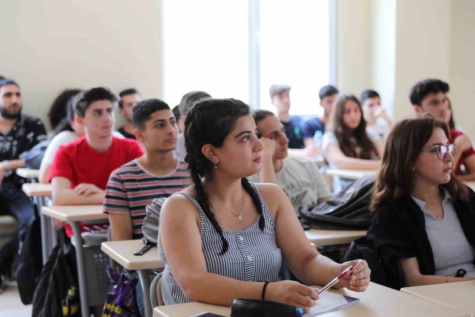 Kartal Akademi öğrencileri başarıdan başarıya koşuyor
