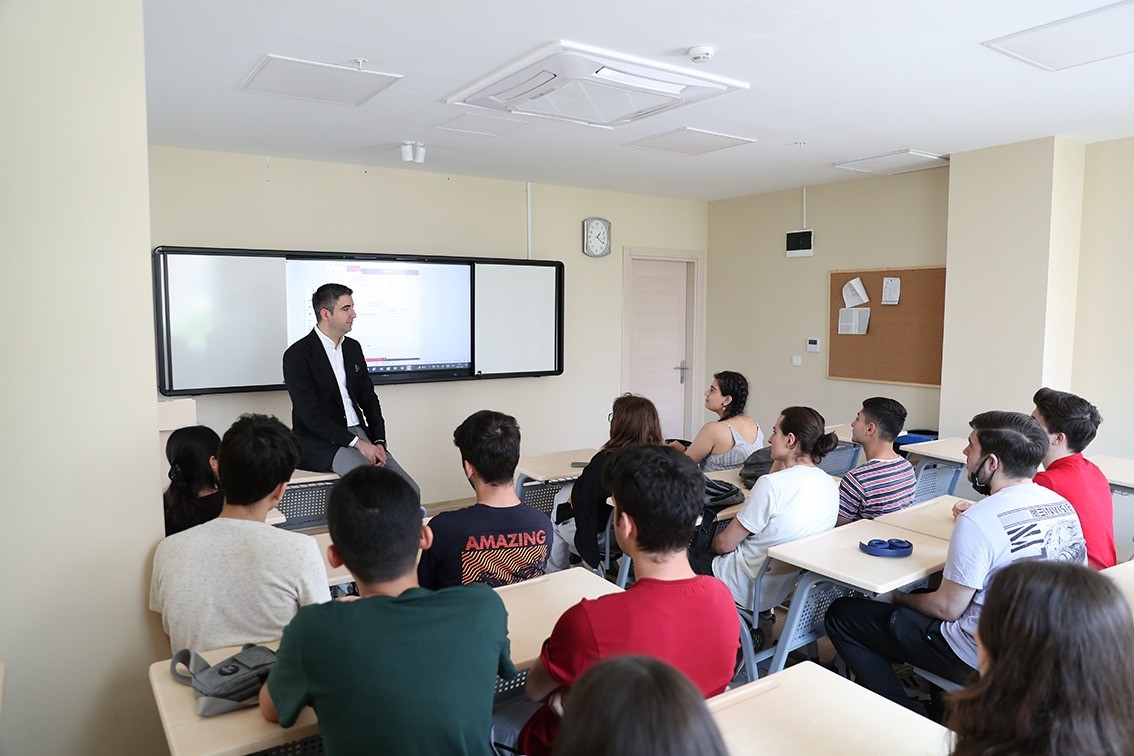 Kartal Akademi öğrencileri başarıdan başarıya koşuyor
