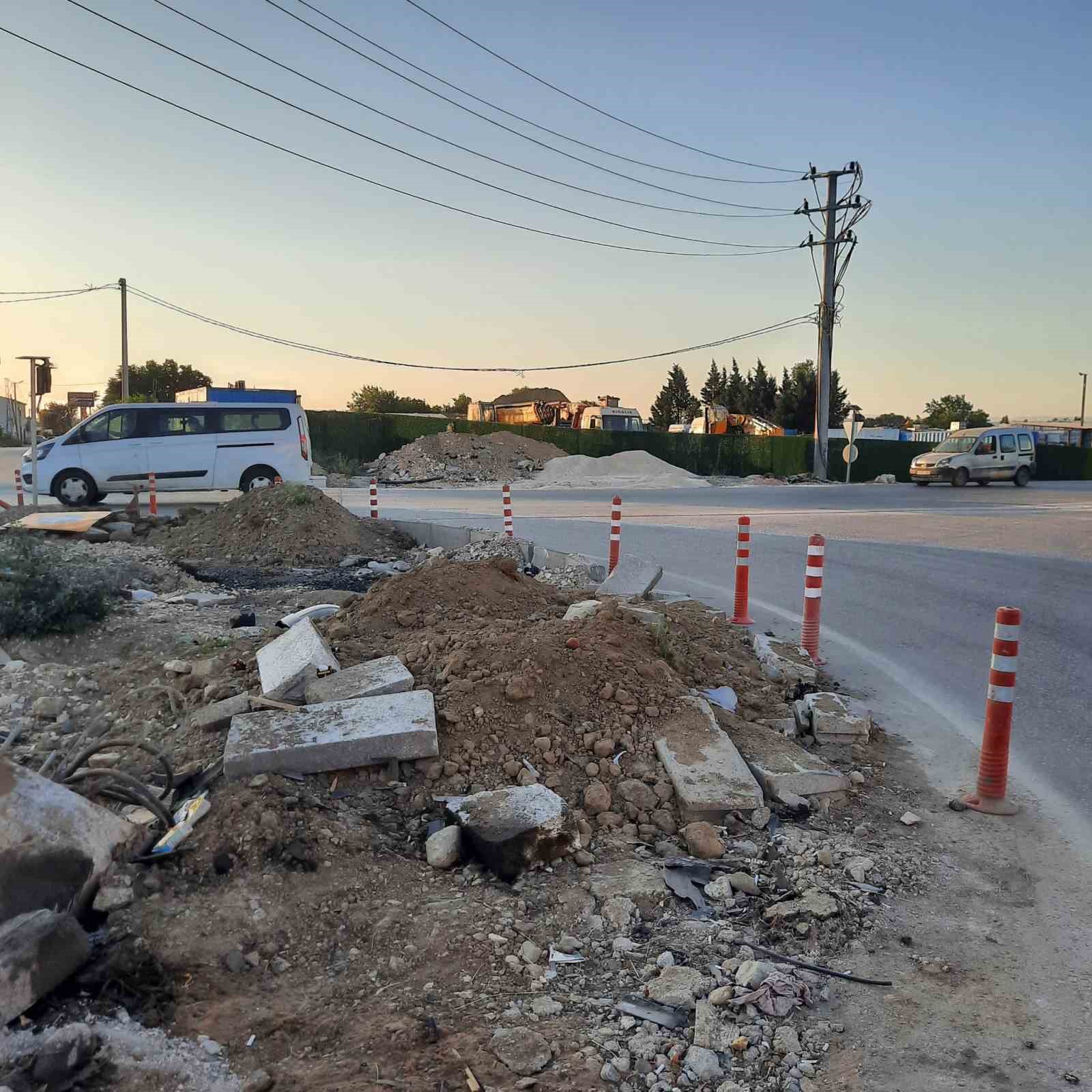 Çalı Yolu’nda eksikler dolu
