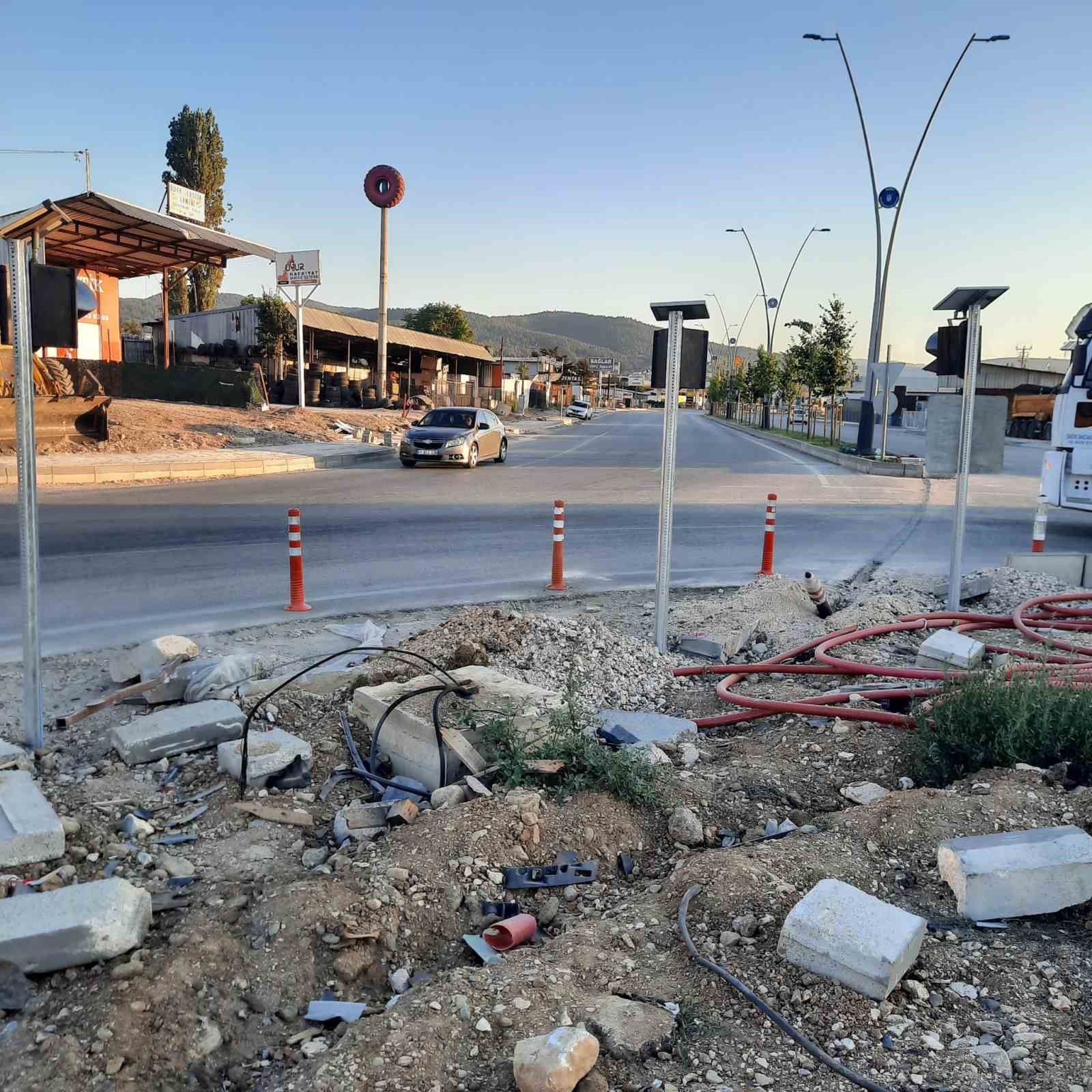 Çalı Yolu’nda eksikler dolu
