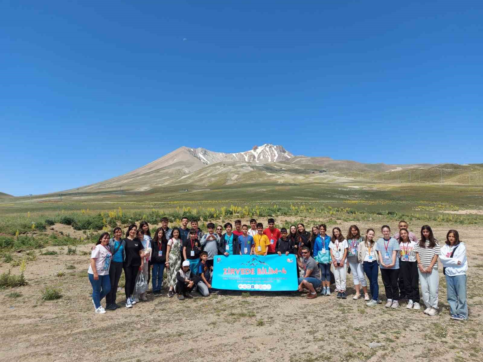 Erciyes A.Ş. Erciyes Dağı Bilim Okulu’nda 26 ilden öğrencileri zirvede buluşturdu
