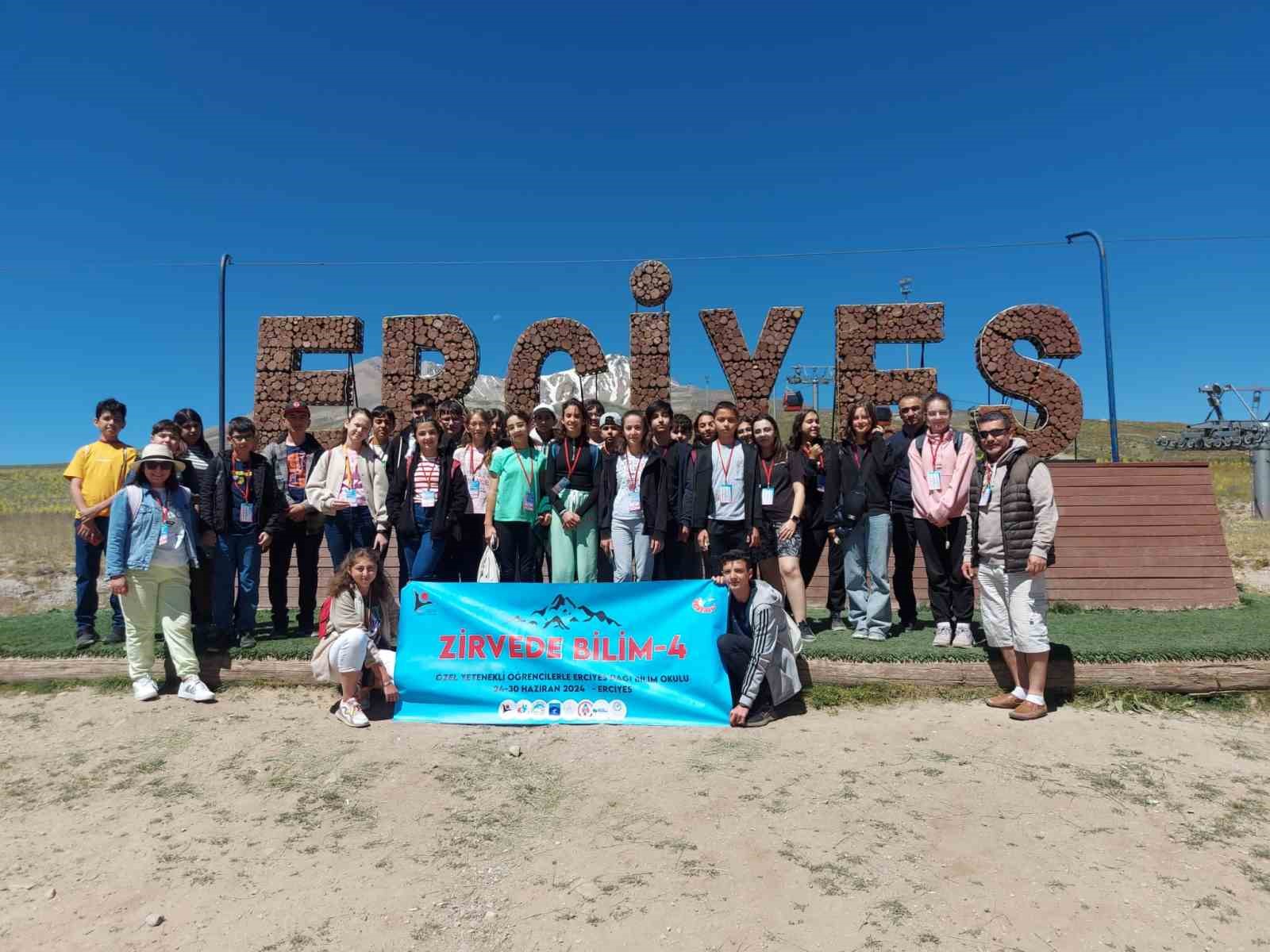 Erciyes A.Ş. Erciyes Dağı Bilim Okulu’nda 26 ilden öğrencileri zirvede buluşturdu
