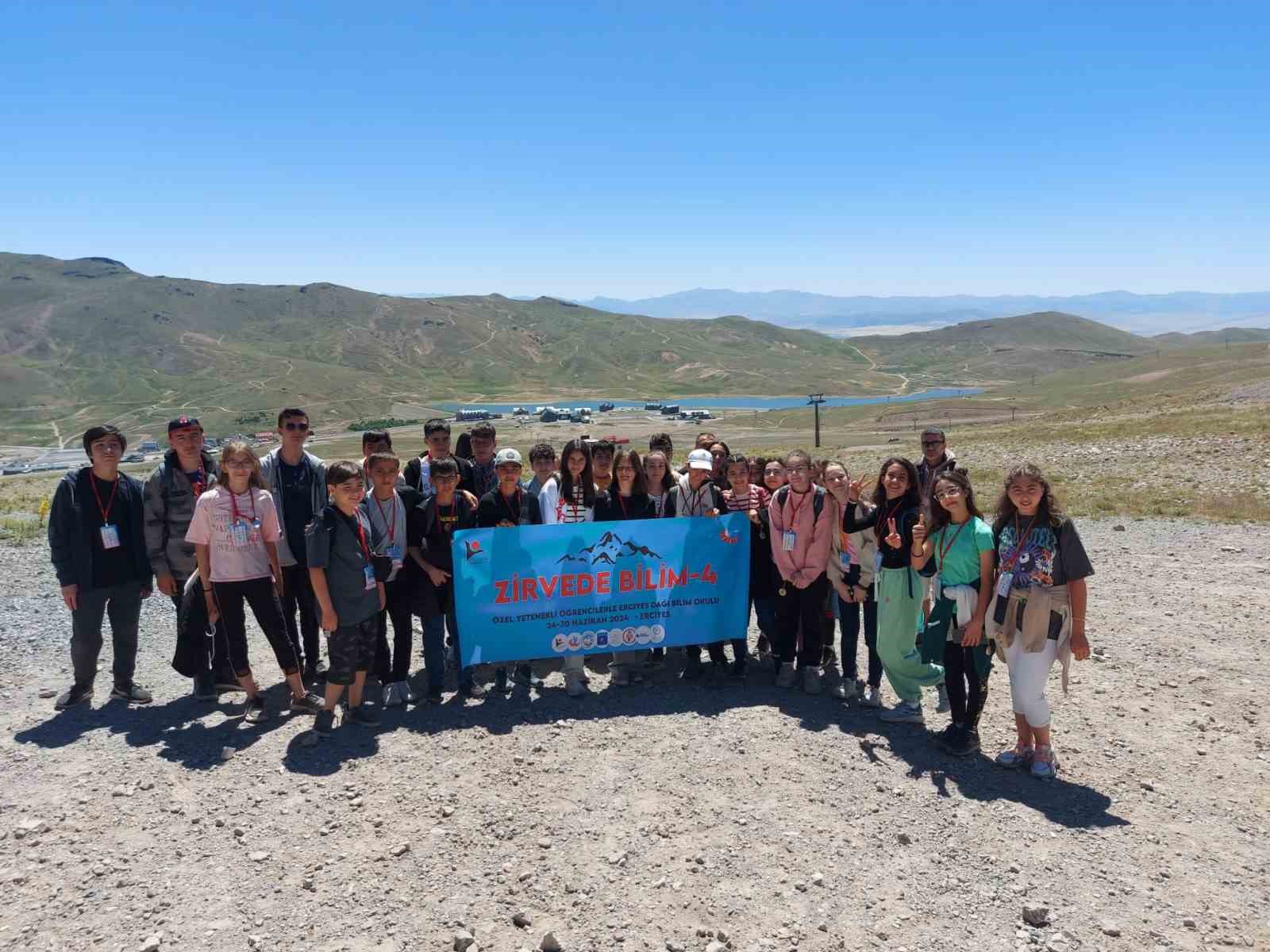 Erciyes A.Ş. Erciyes Dağı Bilim Okulu’nda 26 ilden öğrencileri zirvede buluşturdu
