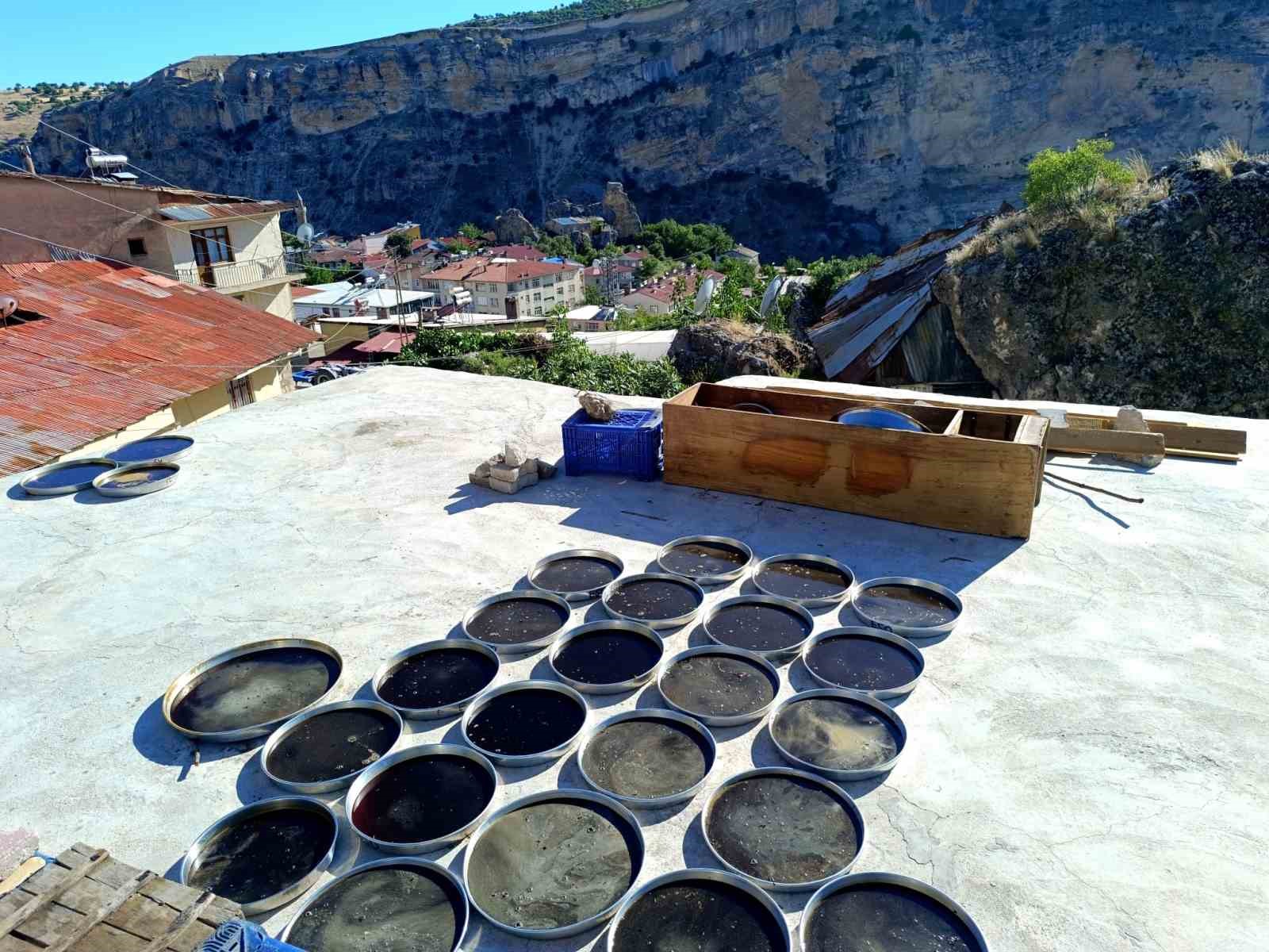 Dutun şifa yolculuğu başladı: Tunceli’de pekmez kazanları kuruldu
